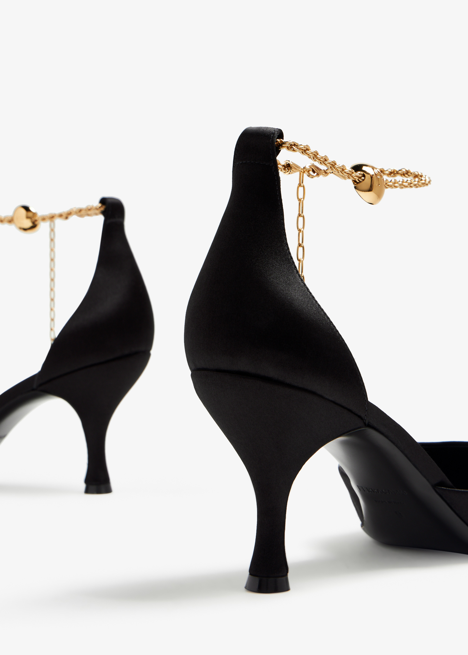 Ferragamo Dana 70 pumps for Women - Black in UAE | Level Shoes