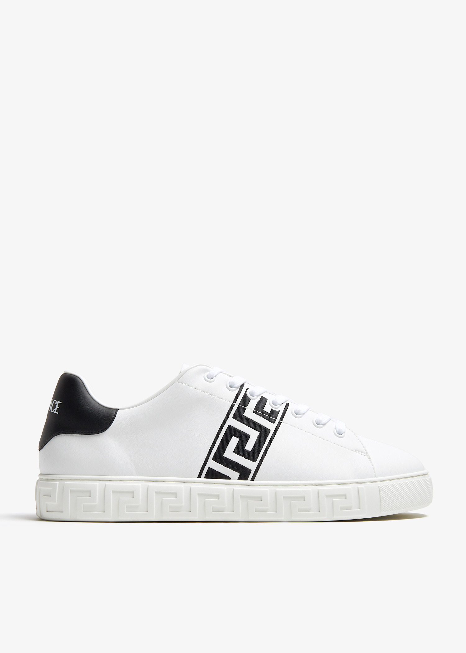 スニーカー VERSACE Men Sneakers 1014460 1A13067 2W02V WHITE Versace Greca sneakers for Men - White in Qatar | Level Shoes