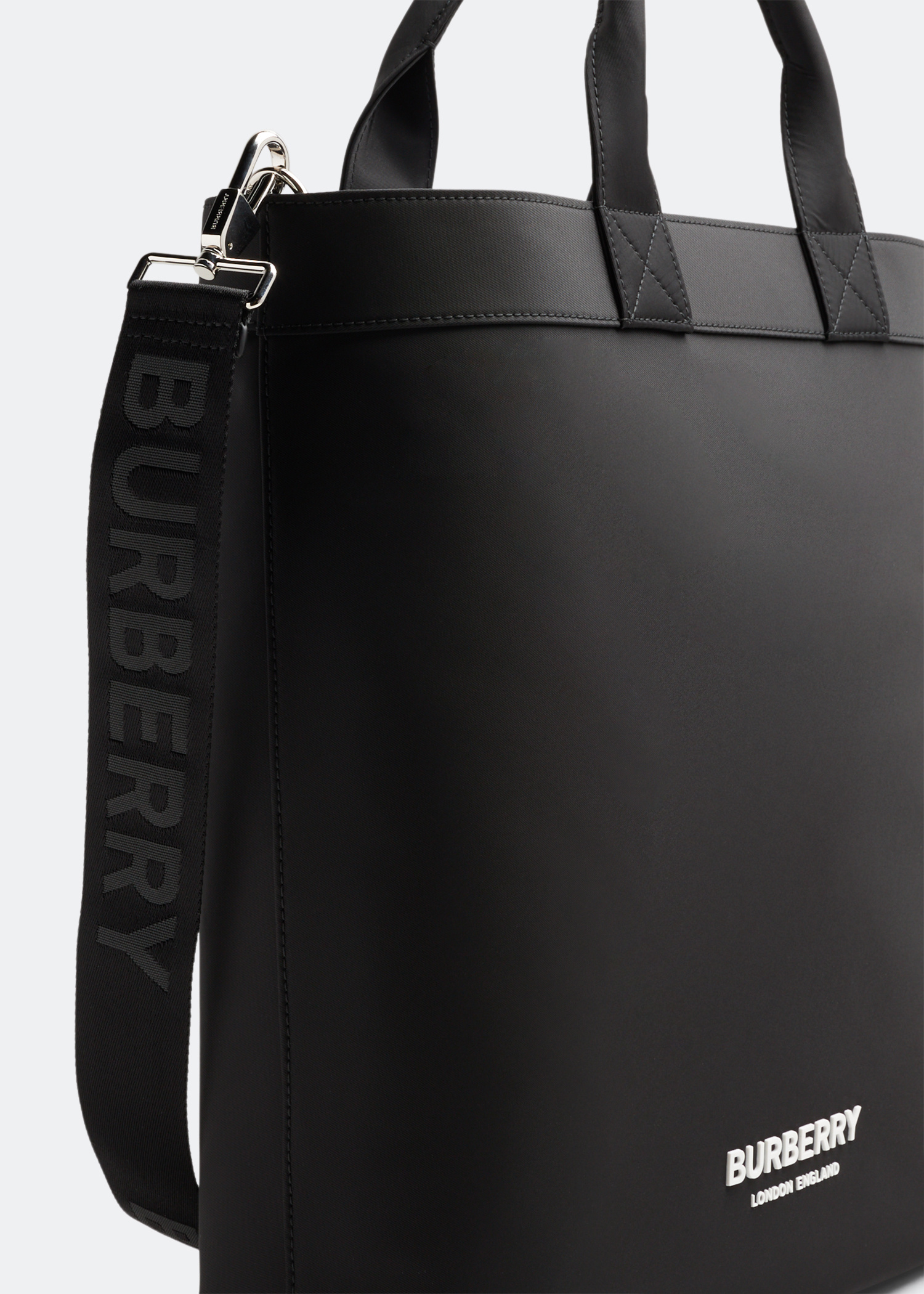 Burberry Artie tote bag for Men - Black in Qatar | Level Shoes