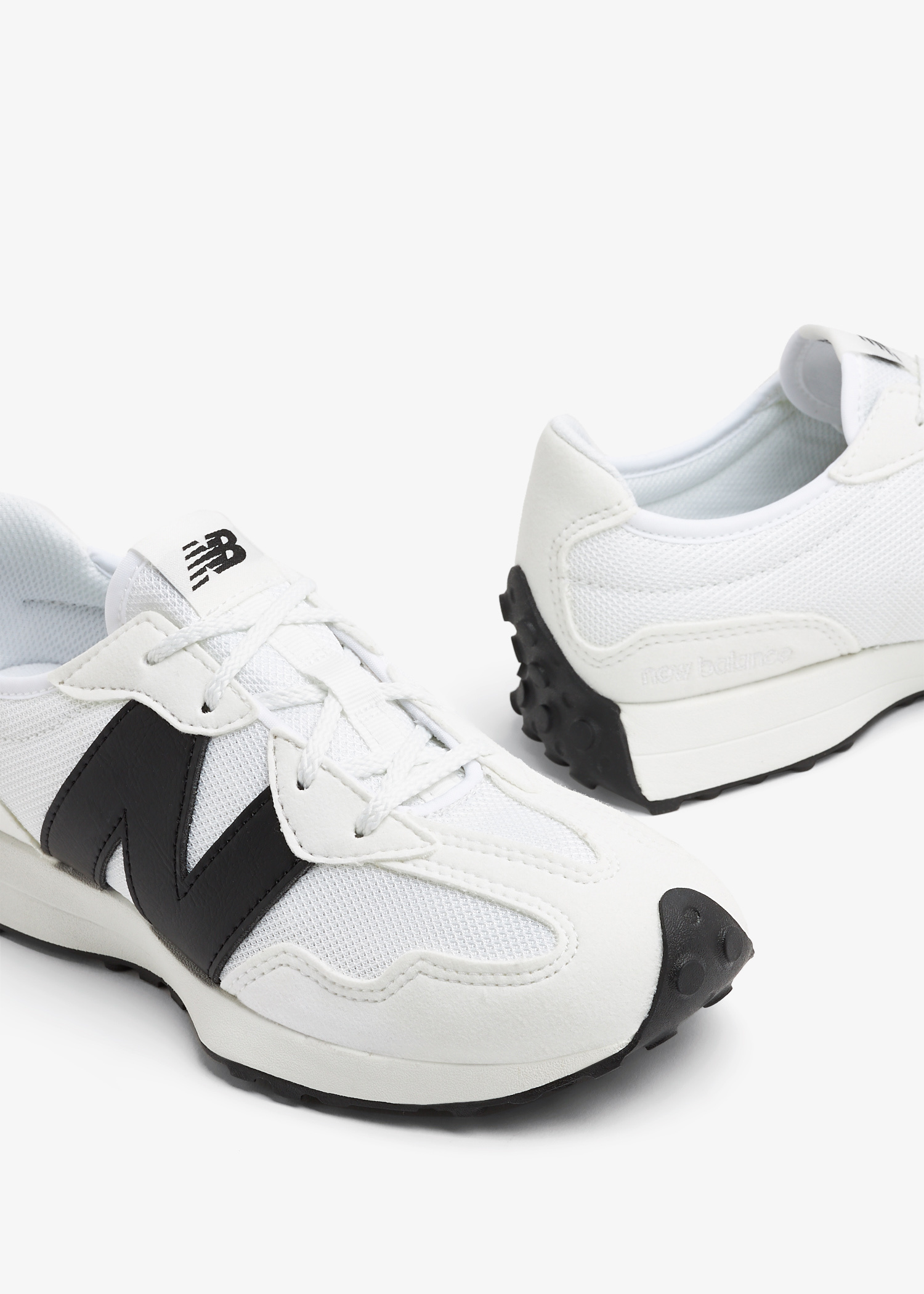 良質  New Shoes Level | UAE in White - Boy for sneakers 327 Balance K-POP・アジア