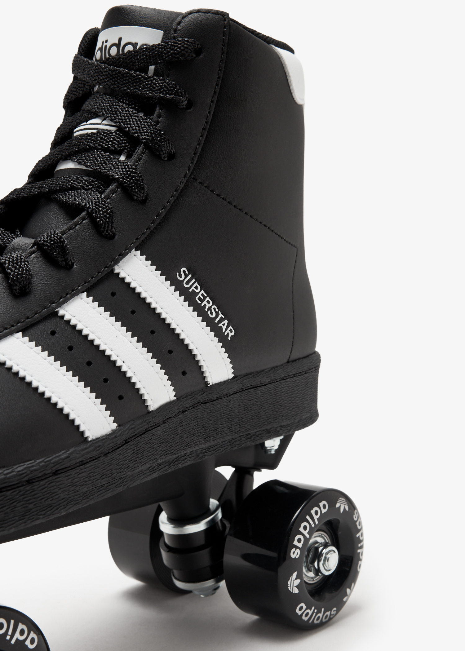 adidas超级巨星82女士滑板运动鞋- 阿联酋黑色| Level Shoes