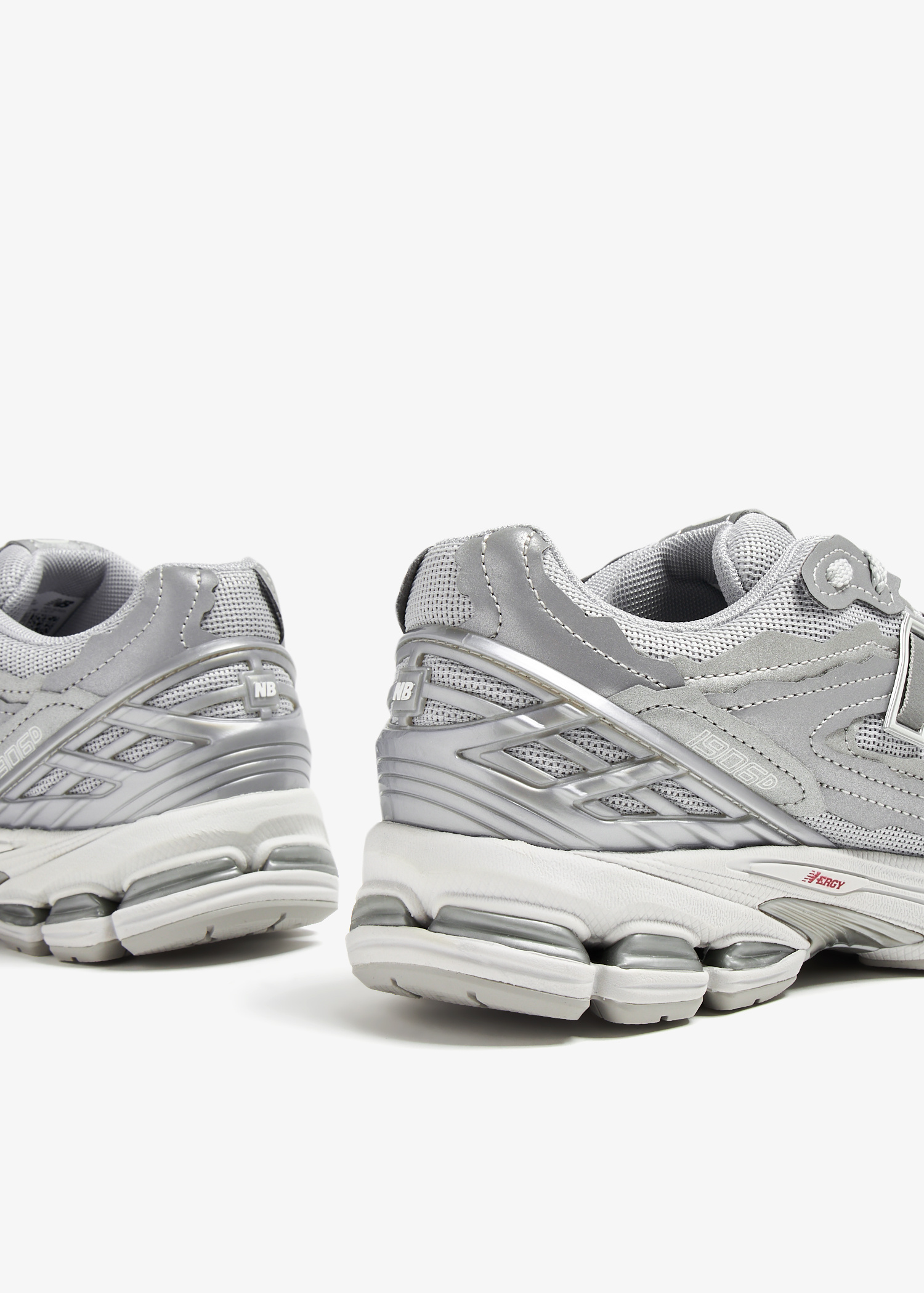 New Balance 1906R sneakers for Men - Silver in Qatar | Level