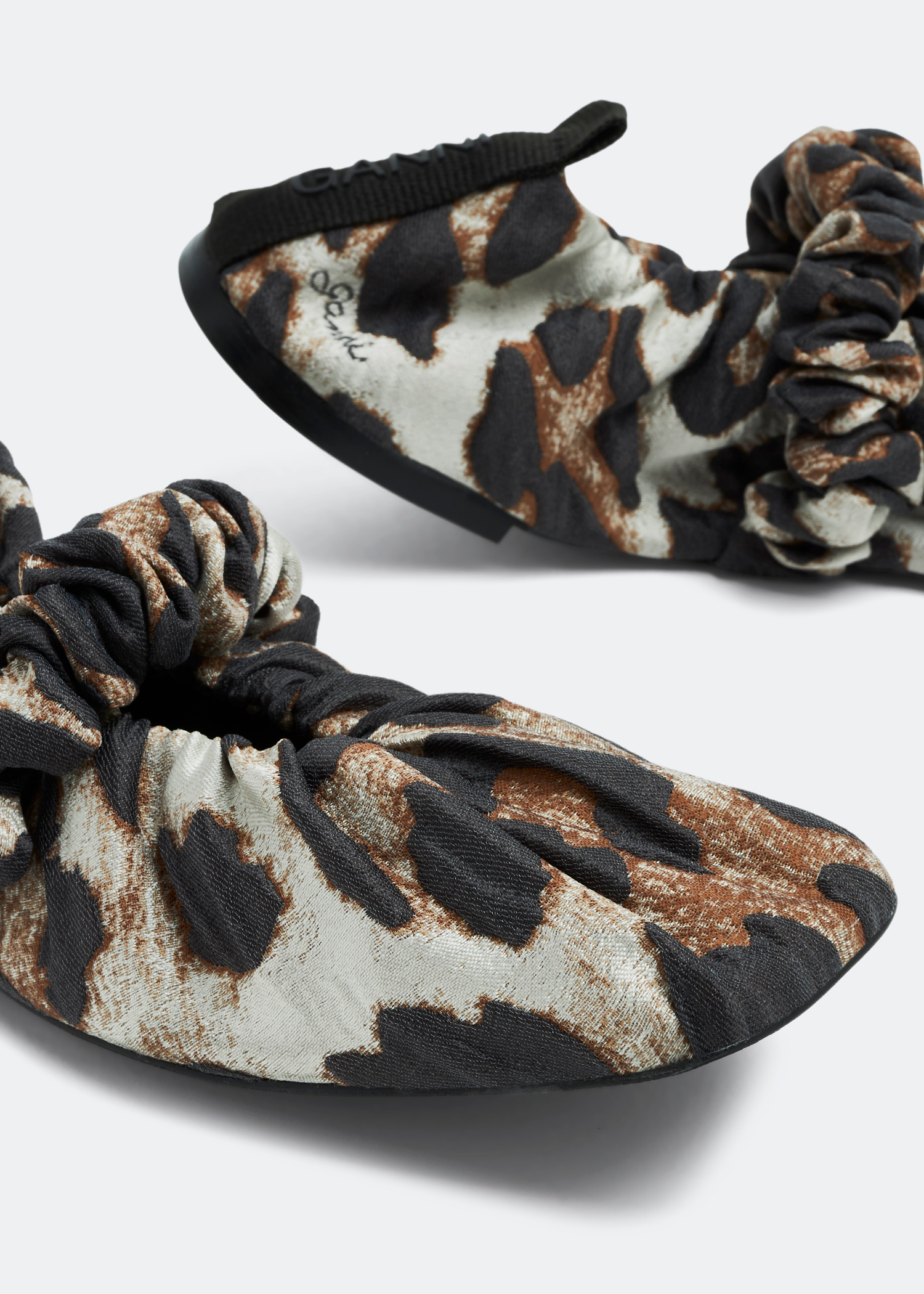 【GANNI 】 Scrunchie Jacquard Ballerinas Leopard (S1982-943) GANNI Scrunchie Jacquard Ballerinas in Leopard | endource