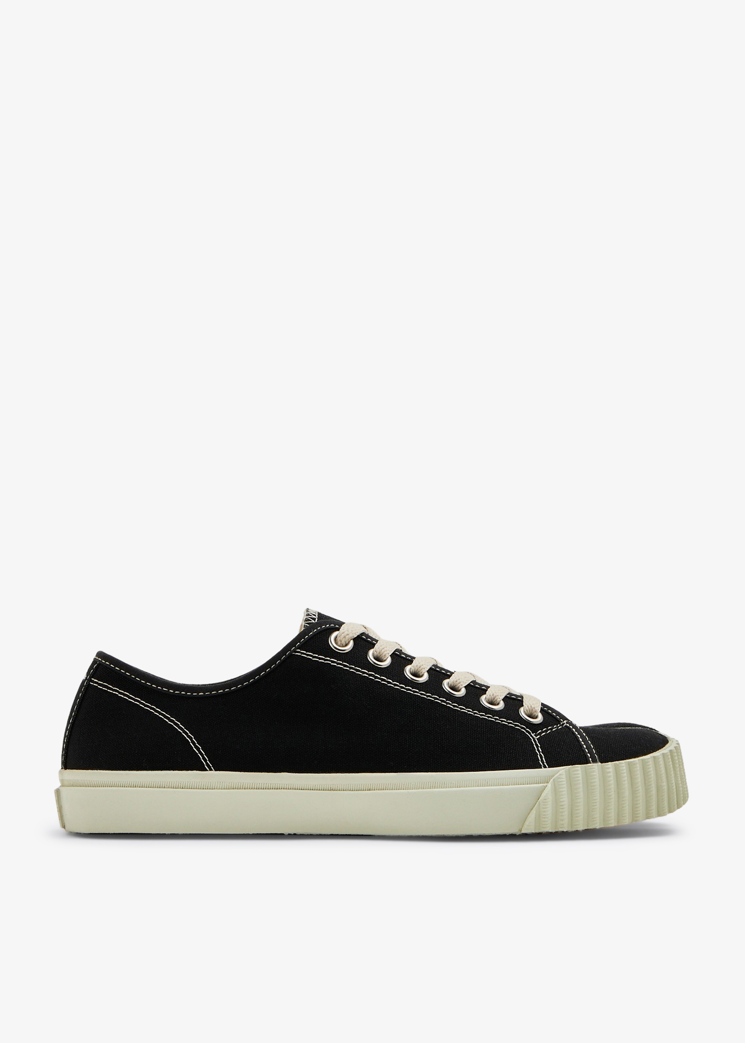 Maison Margiela Tabi low sneakers for Men - Black in Qatar