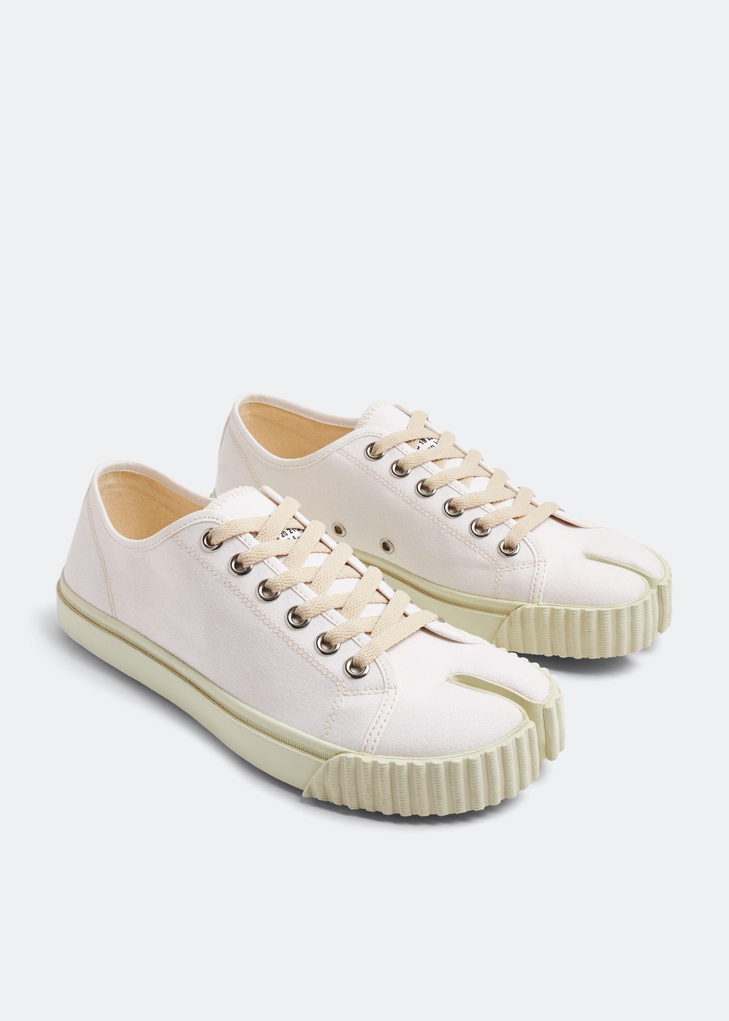 Maison Margiela Tabi low sneakers for Men - White in Qatar