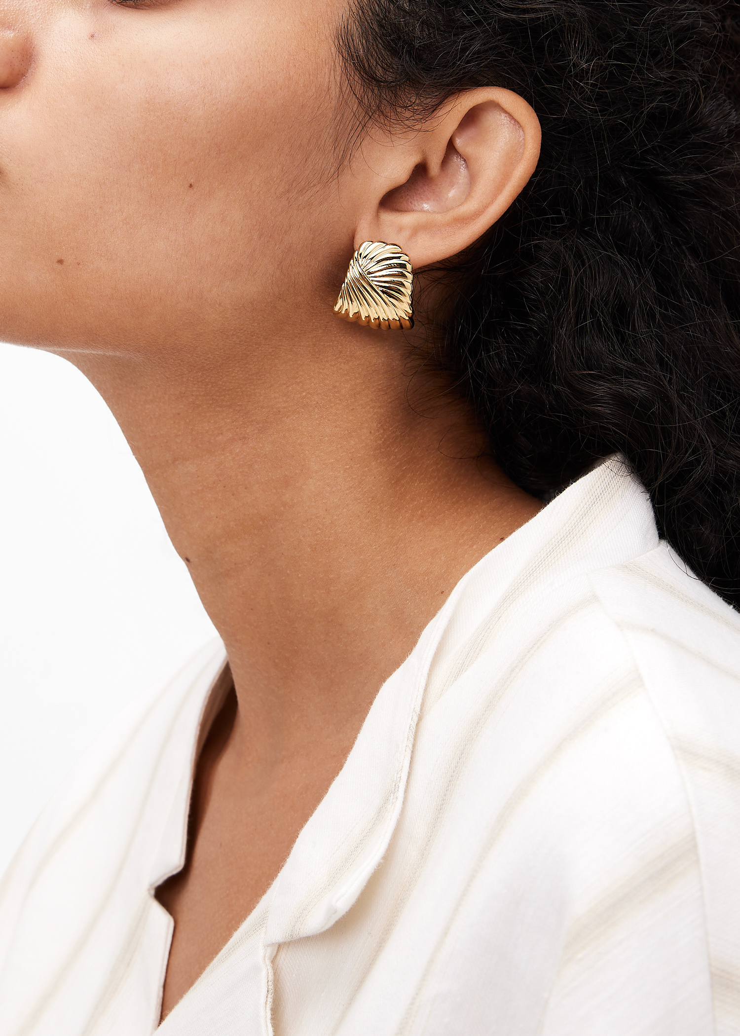 Missoma Ripple oversized stud earrings for Women - Gold in