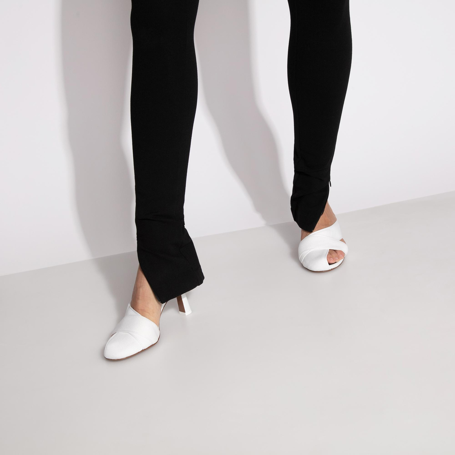 サンダル・ミュール NEOUS SS22 White fabric mules (00267K02 WHITE) uploading-1286700-jpg20210316-