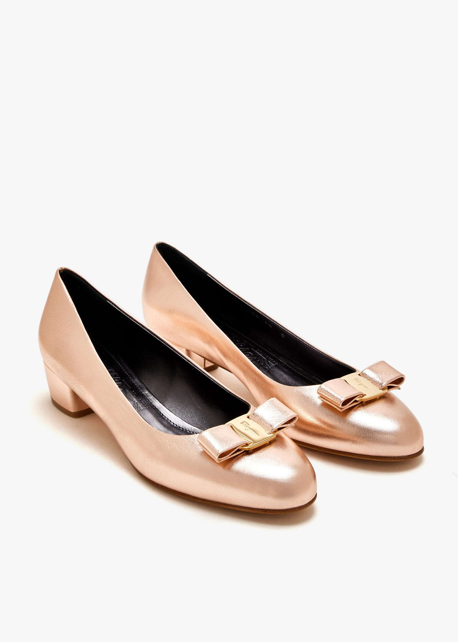 Ferragamo Vara bow pumps for Women - Pink in UAE | Level Shoes