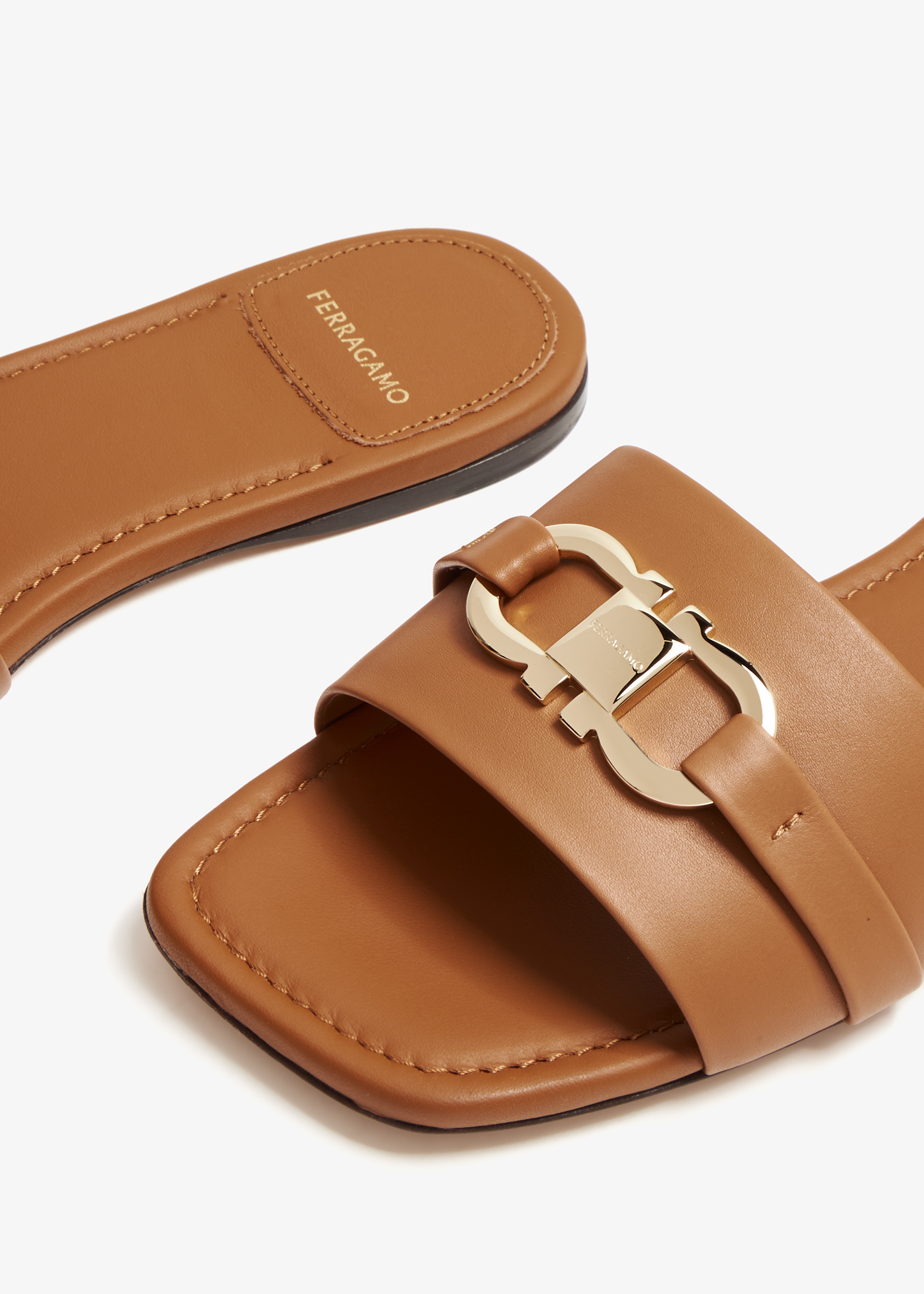 サンダル・ミュール Salvatore Ferragamo Dark Brown Leather Atena Sandals FERRAGAMO 85mm Atena Leather Sandals Salvatore Ferragamo