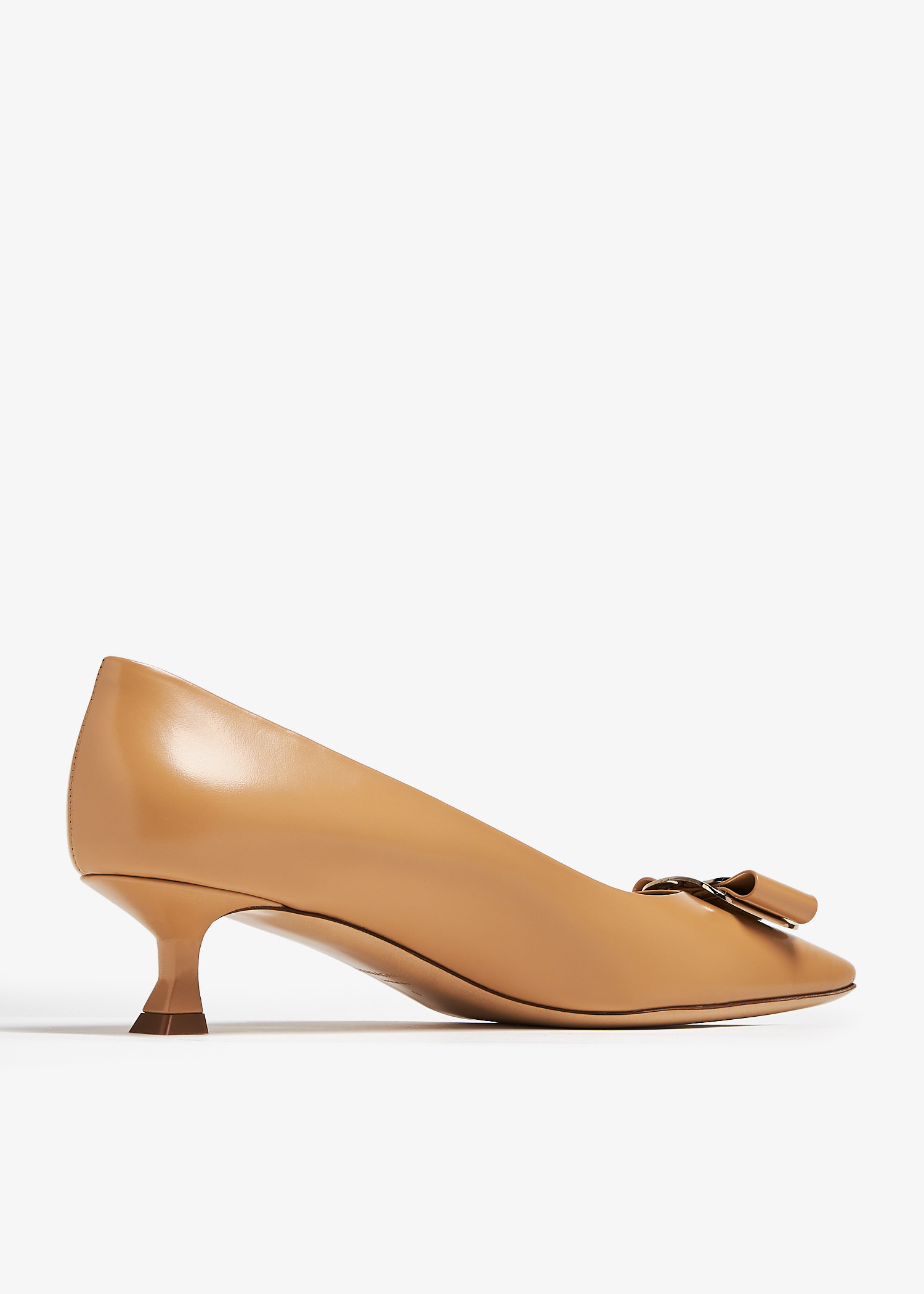 Salvadore Ferragamo POLLYメタリックブラウン5 1/2C Ferragamo Vara plate kitten heel pumps for Women - Brown in
