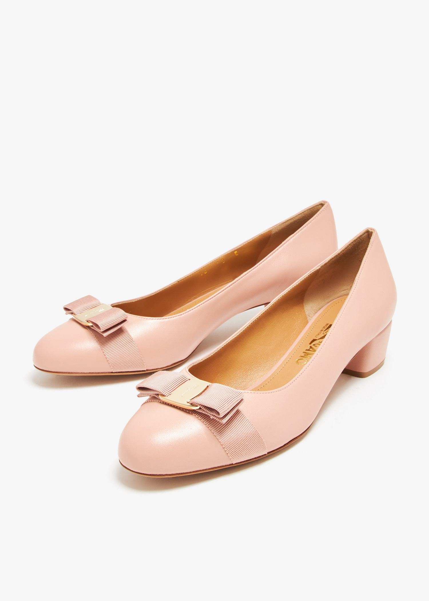 【関税&送料込】Ferragamo With Heel Pink Ferragamo Vara bow pumps for Women - Pink in UAE | Level Shoes