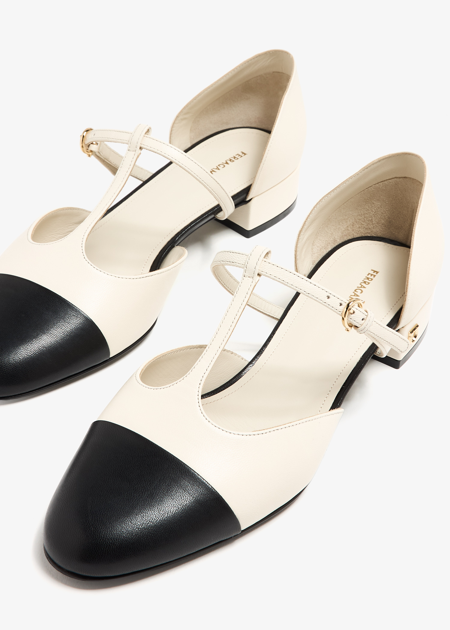 シューズ・サンダルその他 FERRAGAMO Woman Shoes Beige 01J692 781113 BISCOTTO Ferragamo Pump Shoe In Biscotto | ModeSens