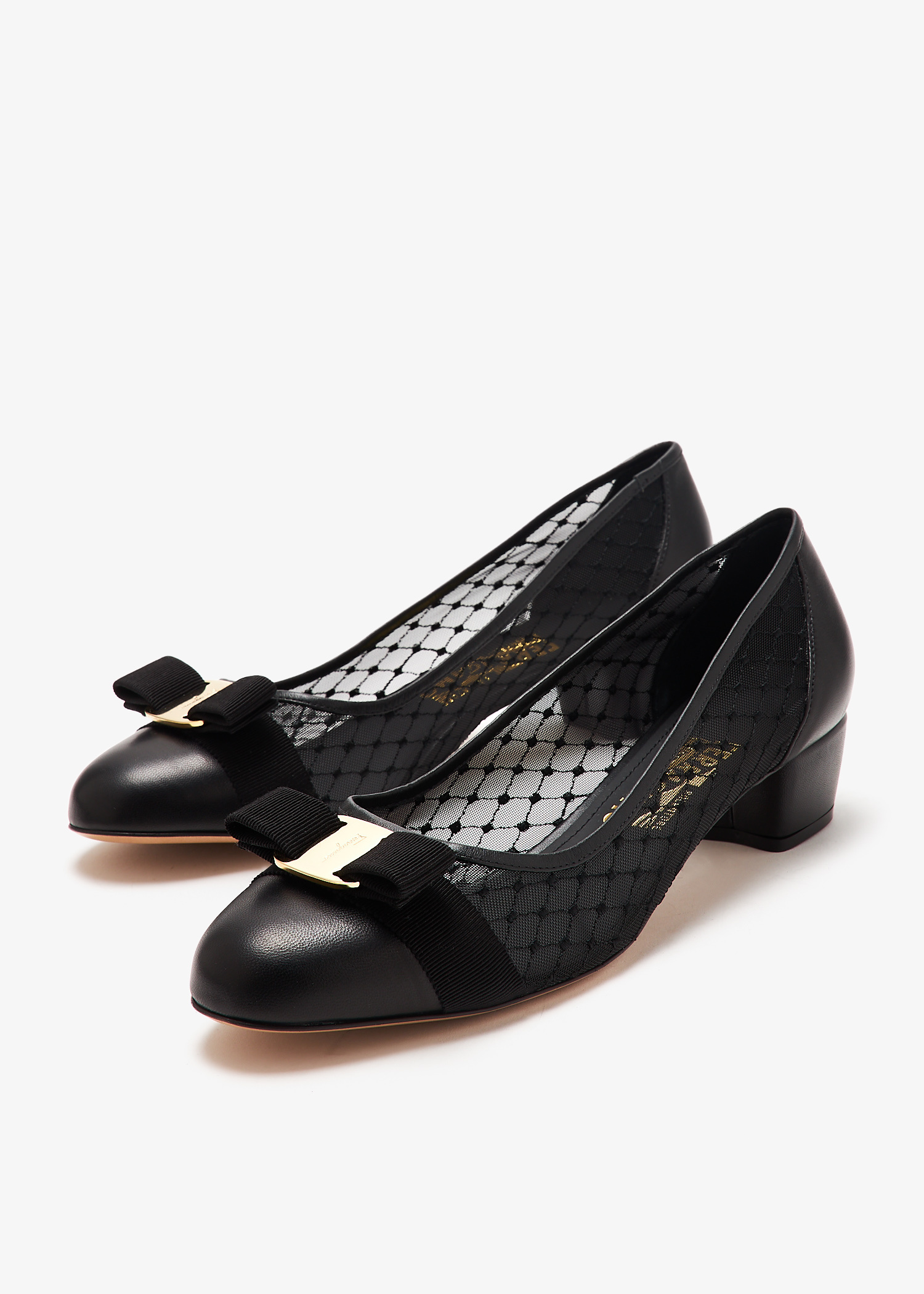Ferragamo Vara bow pumps for Women - Black in UAE | Level Shoes