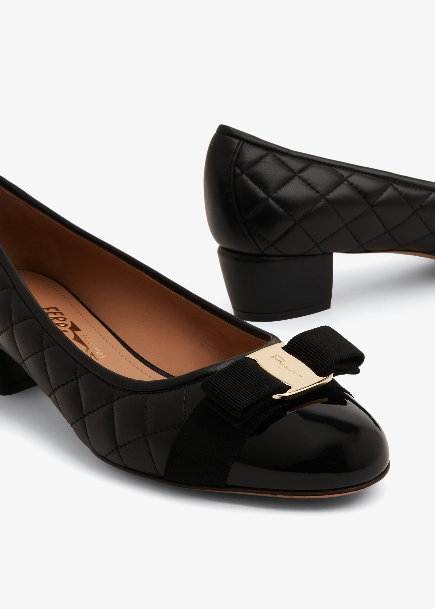 【美品✨️】Salvatore Ferragamo ☆ヴァラ☆6.5(24cm)☆ Ferragamo Salvatore Ferragamo Quilted Vara Bow Pumps In