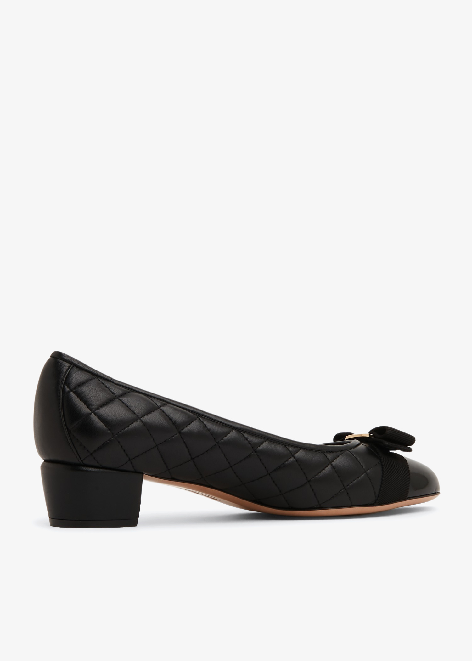 Ferragamo Vara bow pumps for Women - Black in UAE | Level Shoes