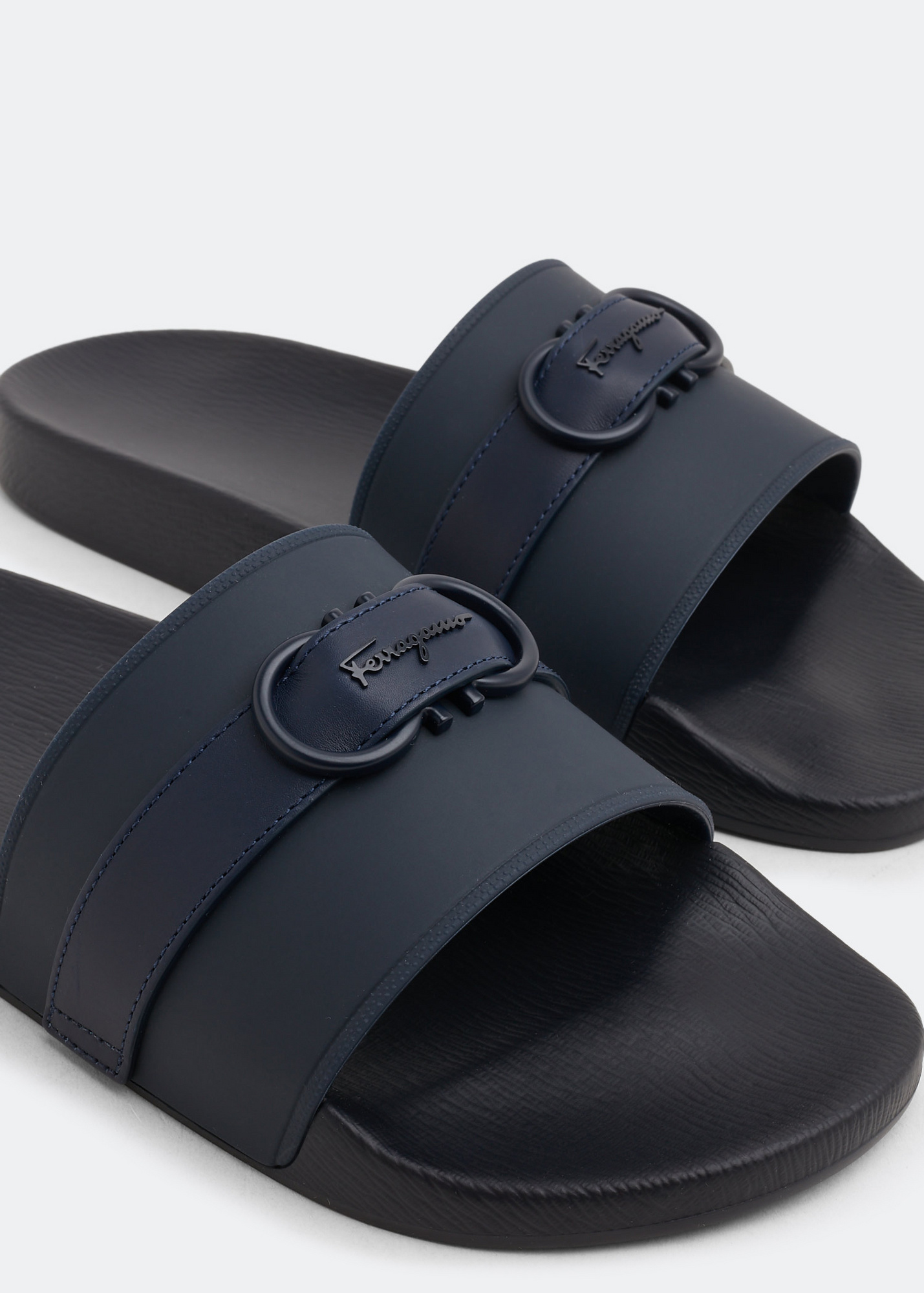 サンダル・ミュール FERRAGAMO GANCINI SLIDES Gancini slide - Women | Ferragamo