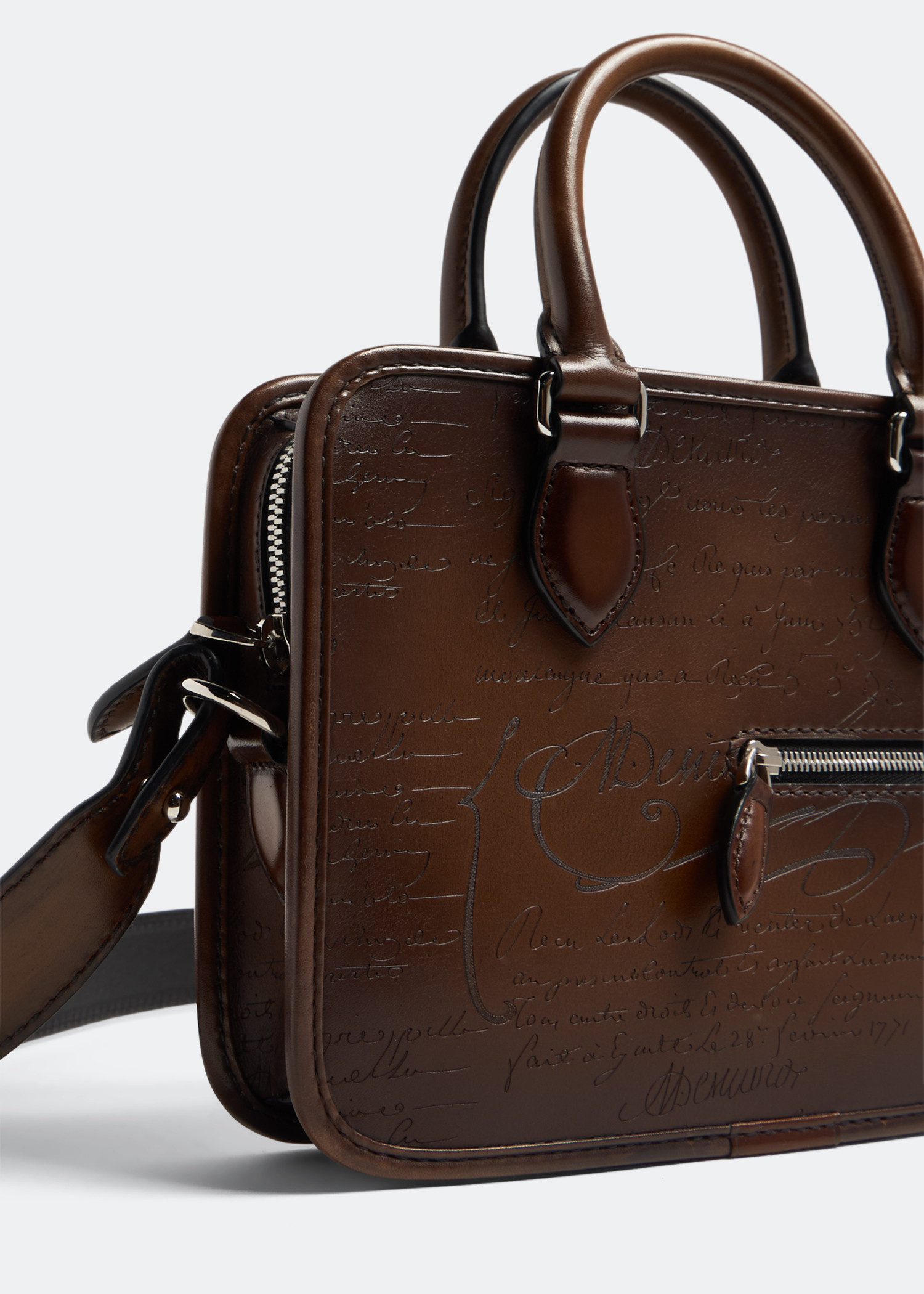 上質【BERLUTI】Un Jour Scritto メッセンジャーバッグ 25SS新作 ルティ 25 レザー メッセンジャー | ベルルッティ JP