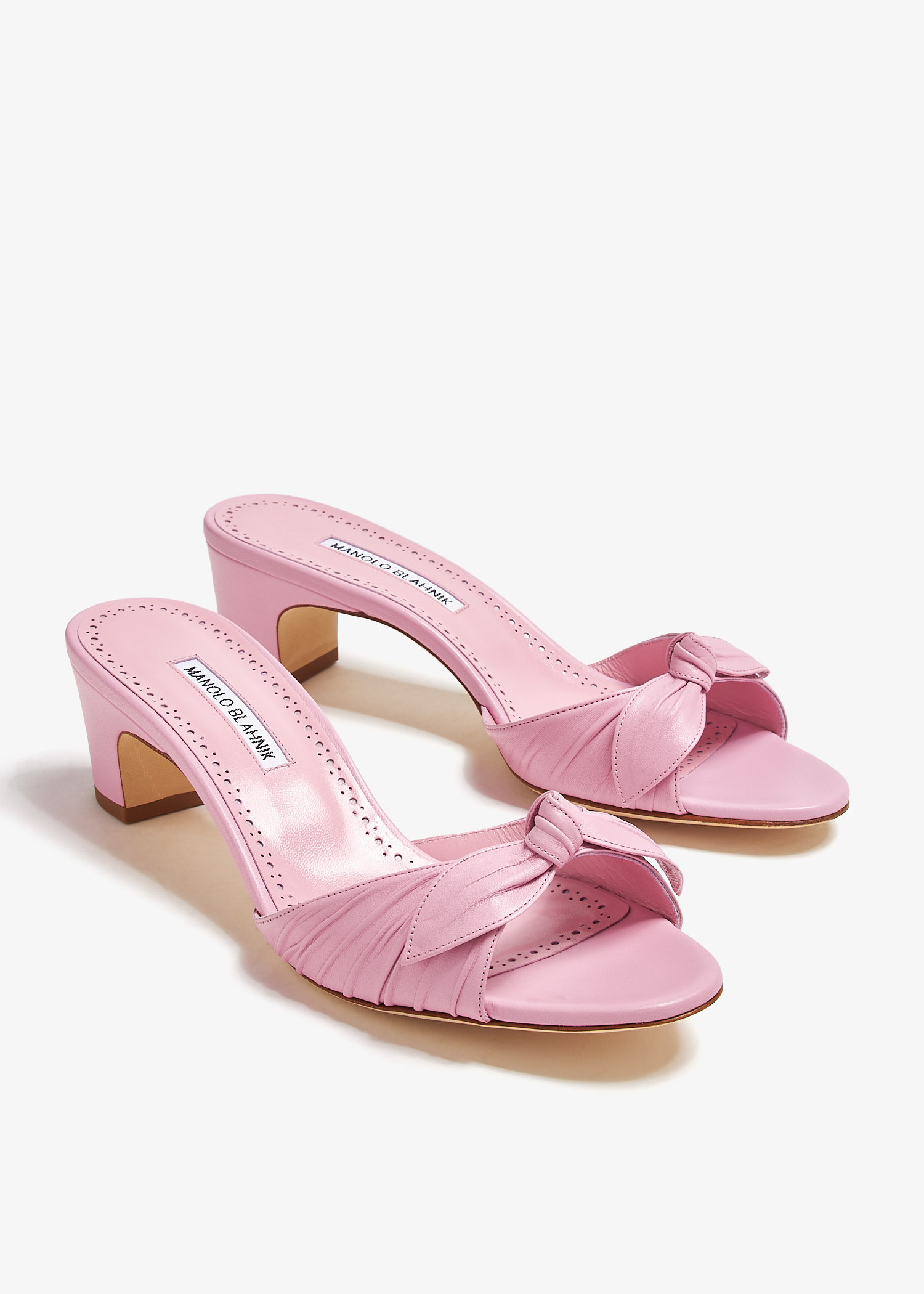MANOLO BLAHNIK ピンク ミュール 約3cmヒール Manolo Blahnik Maysale mules for Women - Pink in UAE | Level