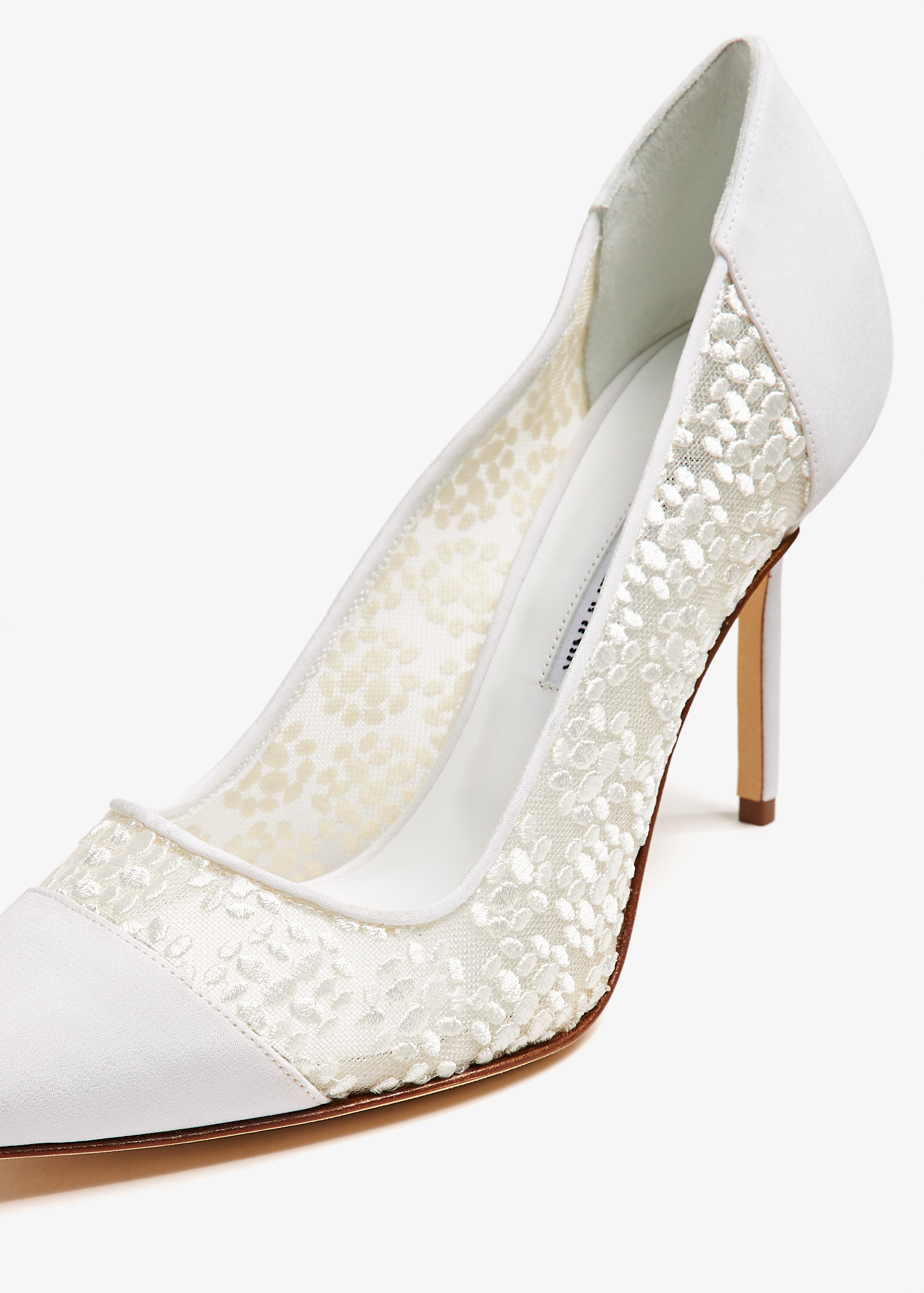 Manolo Blahnik Capcour pumps for Women - White in UAE