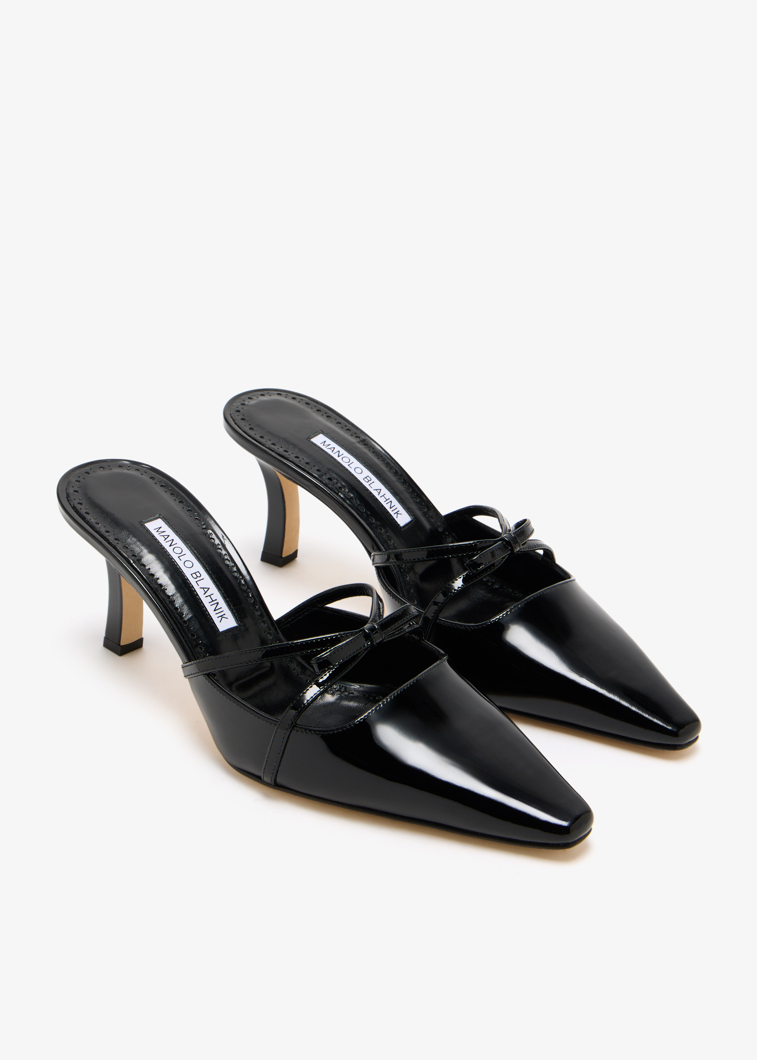♡*♡様 MANOLO BLAHNIK ブラック ポインテッドトゥミュール 38 ♡*♡様 MANOLO BLAHNIK ブラック ポインテッドトゥミュール 38