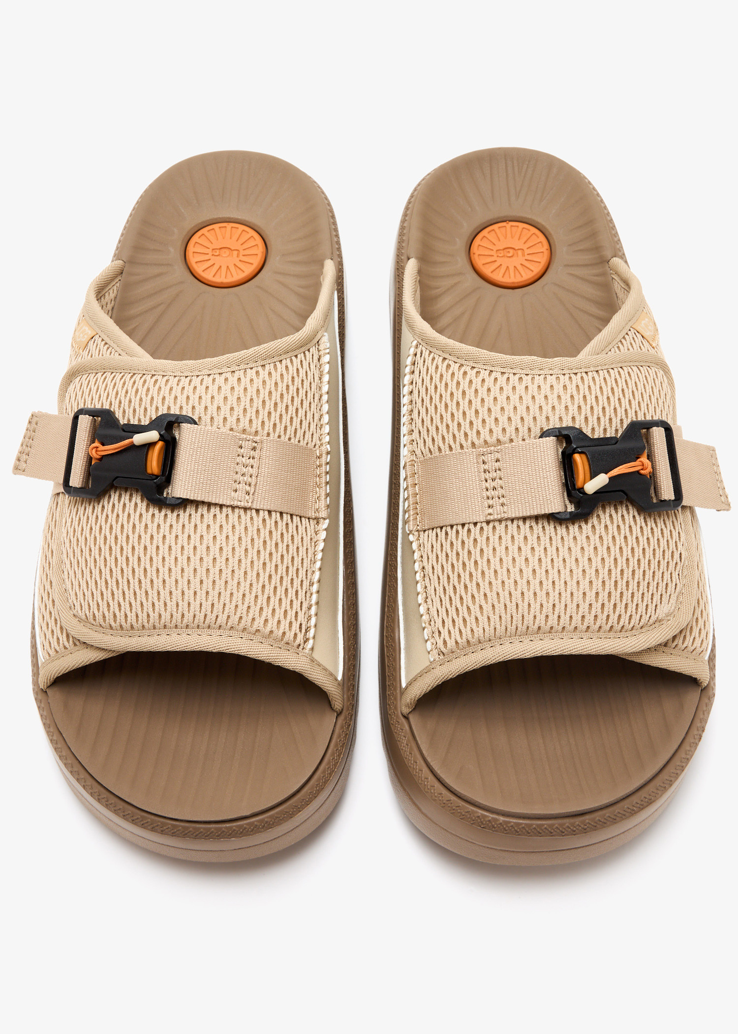 メッシュで涼し気〈UGG〉Maxxer Slide 2.0 3色展開 UGG Maxxer 2.0 Slides | Neutrals | FARFETCH