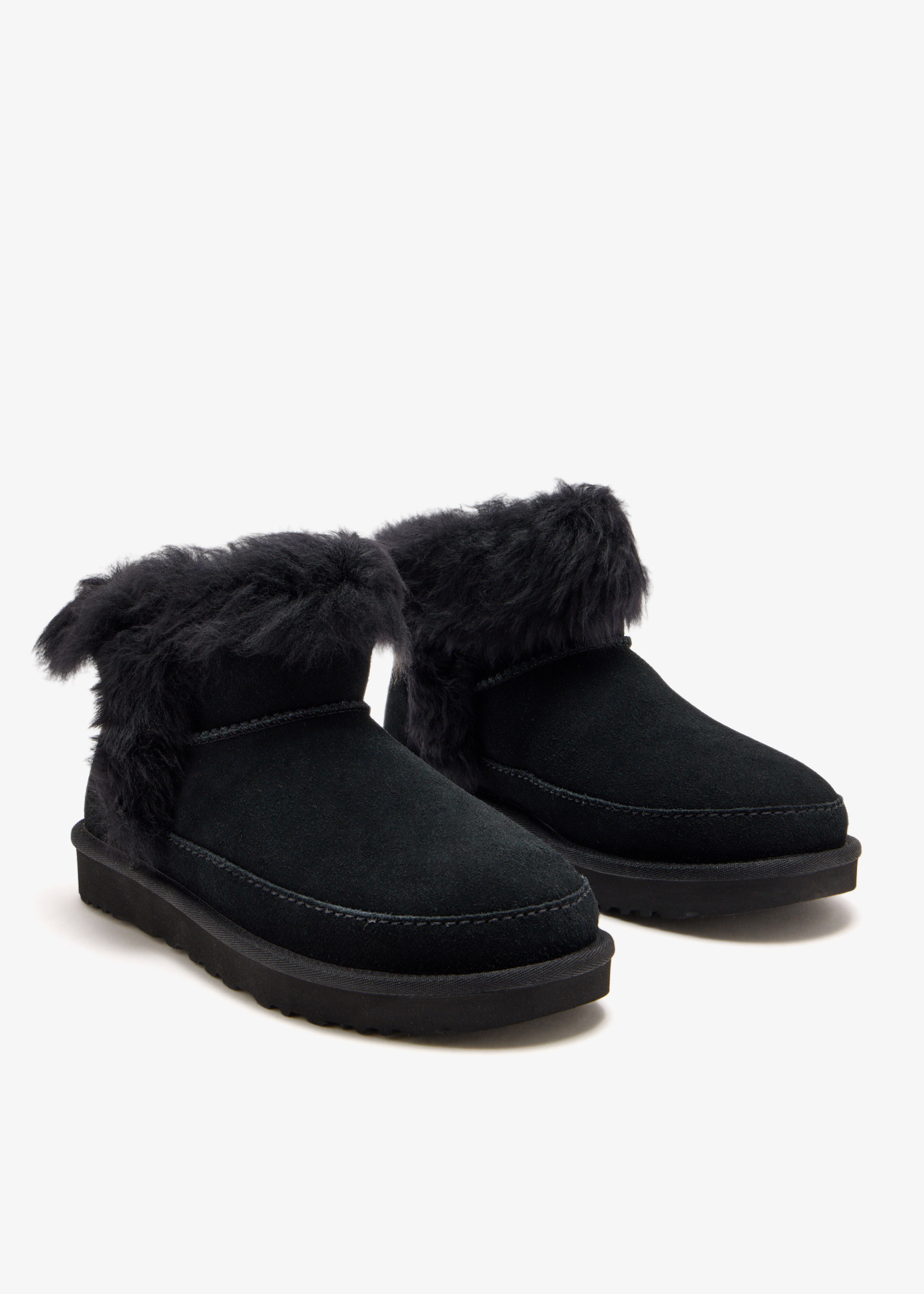 UGG Classic Ultra Mini Chalet boots for Women - Black in USA