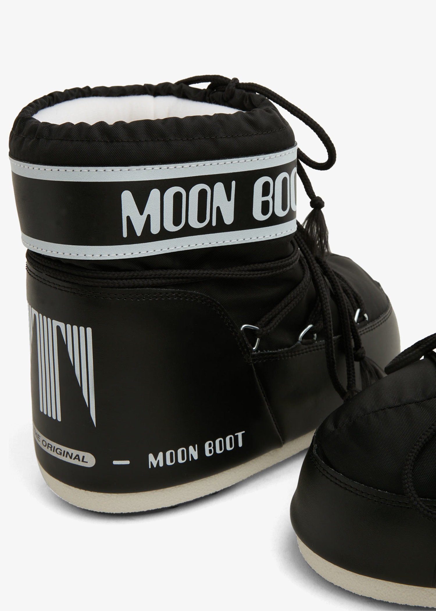 Moon Boot Icon Low 2 snow boots for Women - Black in UAE | Level Shoes