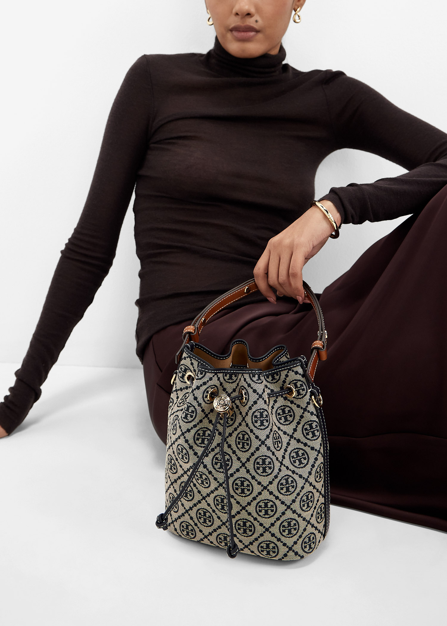 ショルダーバッグ・ポシェット TORY BURCH Woman Shoulder bag Multicolor 166414 405 T Monogram Bucket Bag: Women's Handbags | Crossbody Bags