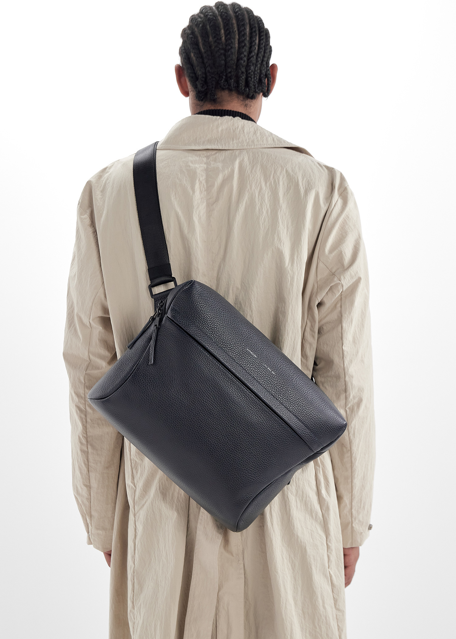 GRAMS28 171 laptop sling bag for Men - Navy in USA | Level Shoes