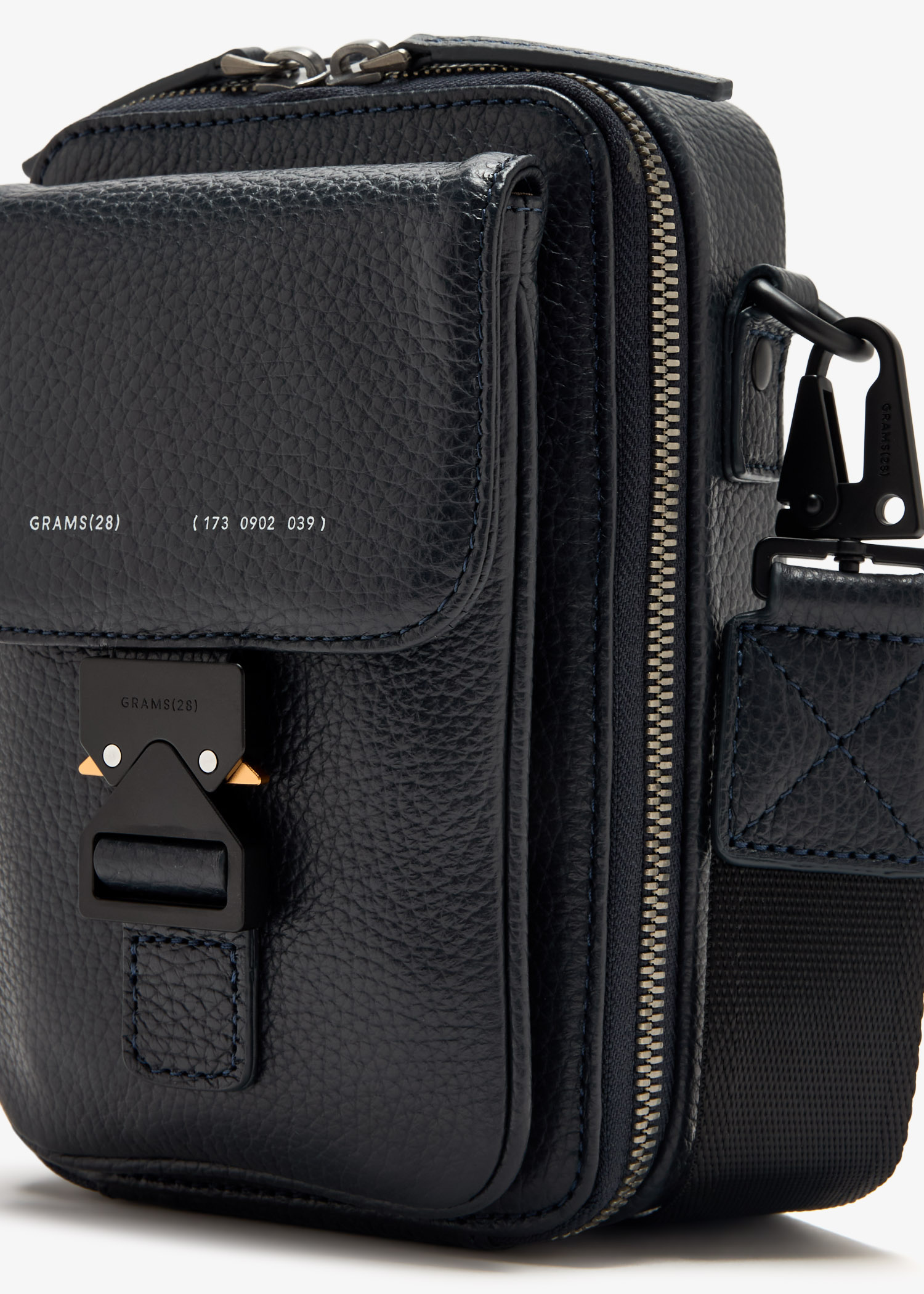 GRAMS28 173 vertical sling bag for Men - Navy in USA | Level Shoes
