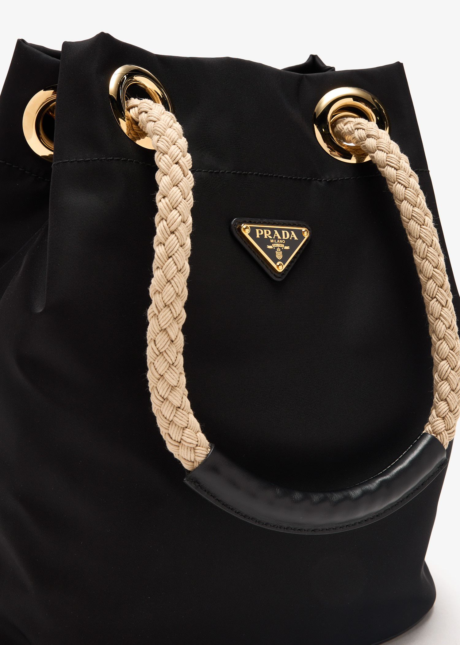 ショルダーバッグ・ポシェット Prada Sand Re-Nylon Prada Mariner Bucket Bag The Prada Mariner Bucket Bag Puts a Quintessential Summer