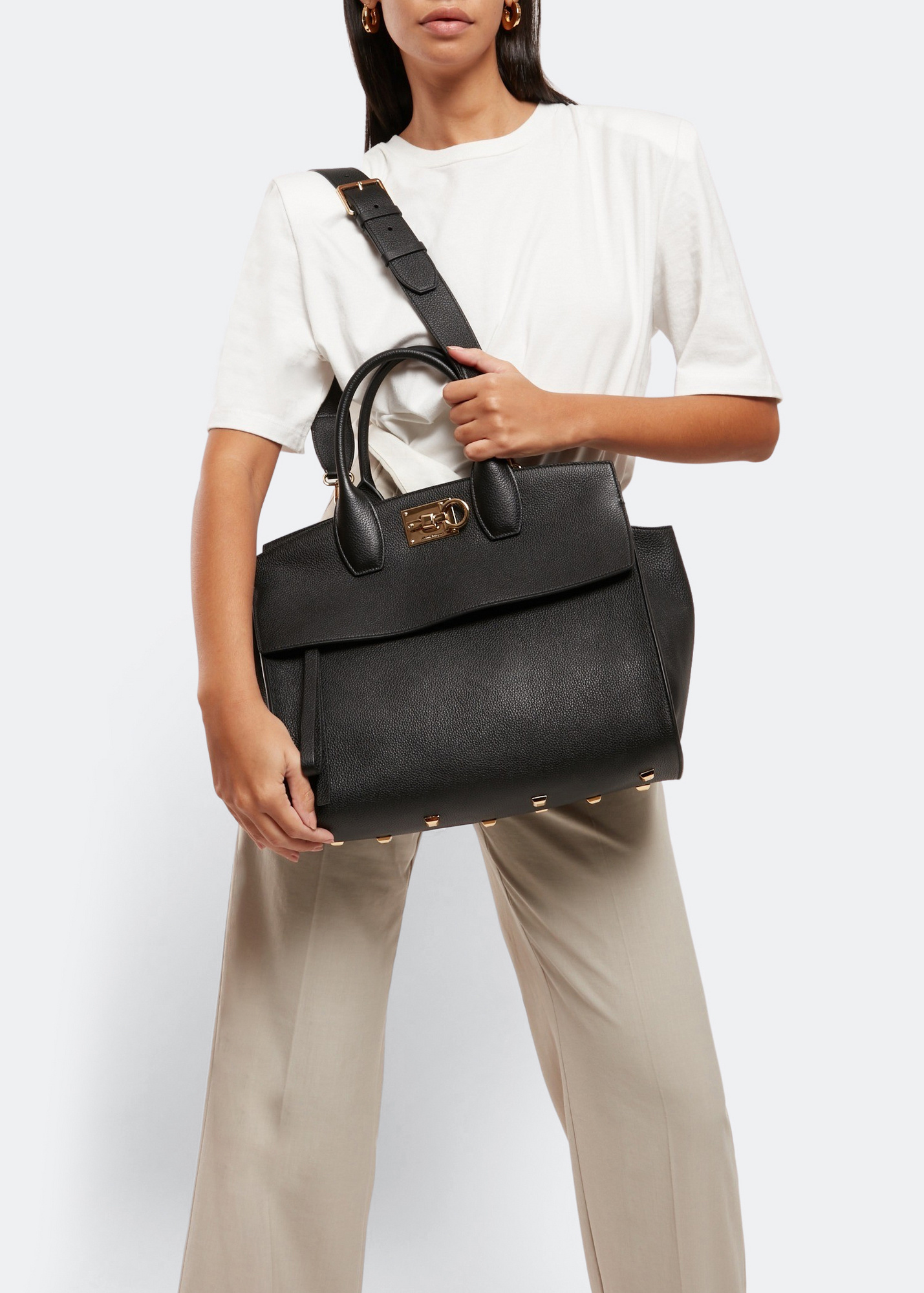 Salvatore Ferragamo｜TOTEBAGS (211772 752737) Ferragamo Studio soft bag (L) - Women | Ferragamo