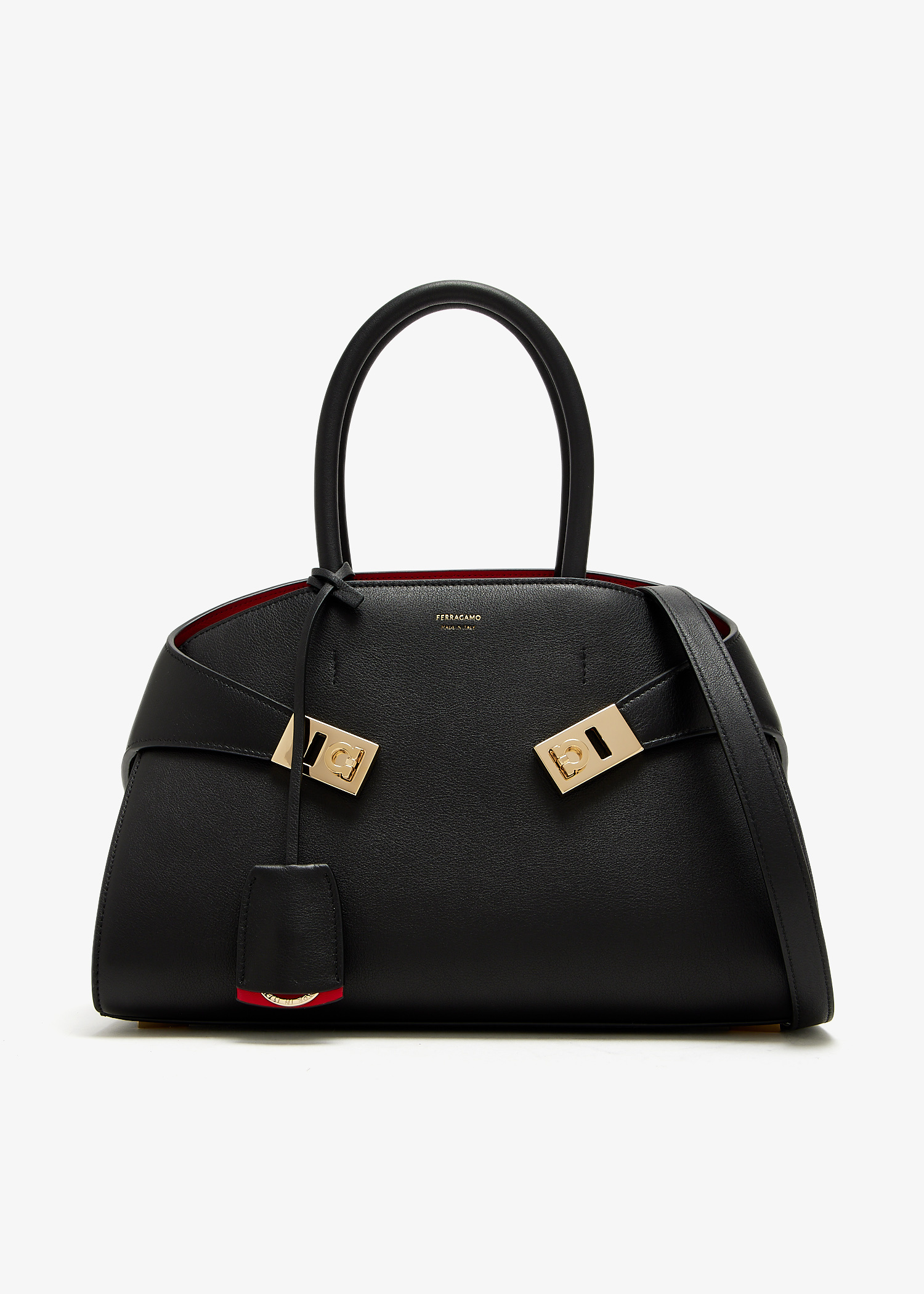 【送料&関税込】Ferragamo hug S Handbag Hug ハンドバッグ (L) - ウィメンズ | Ferragamo
