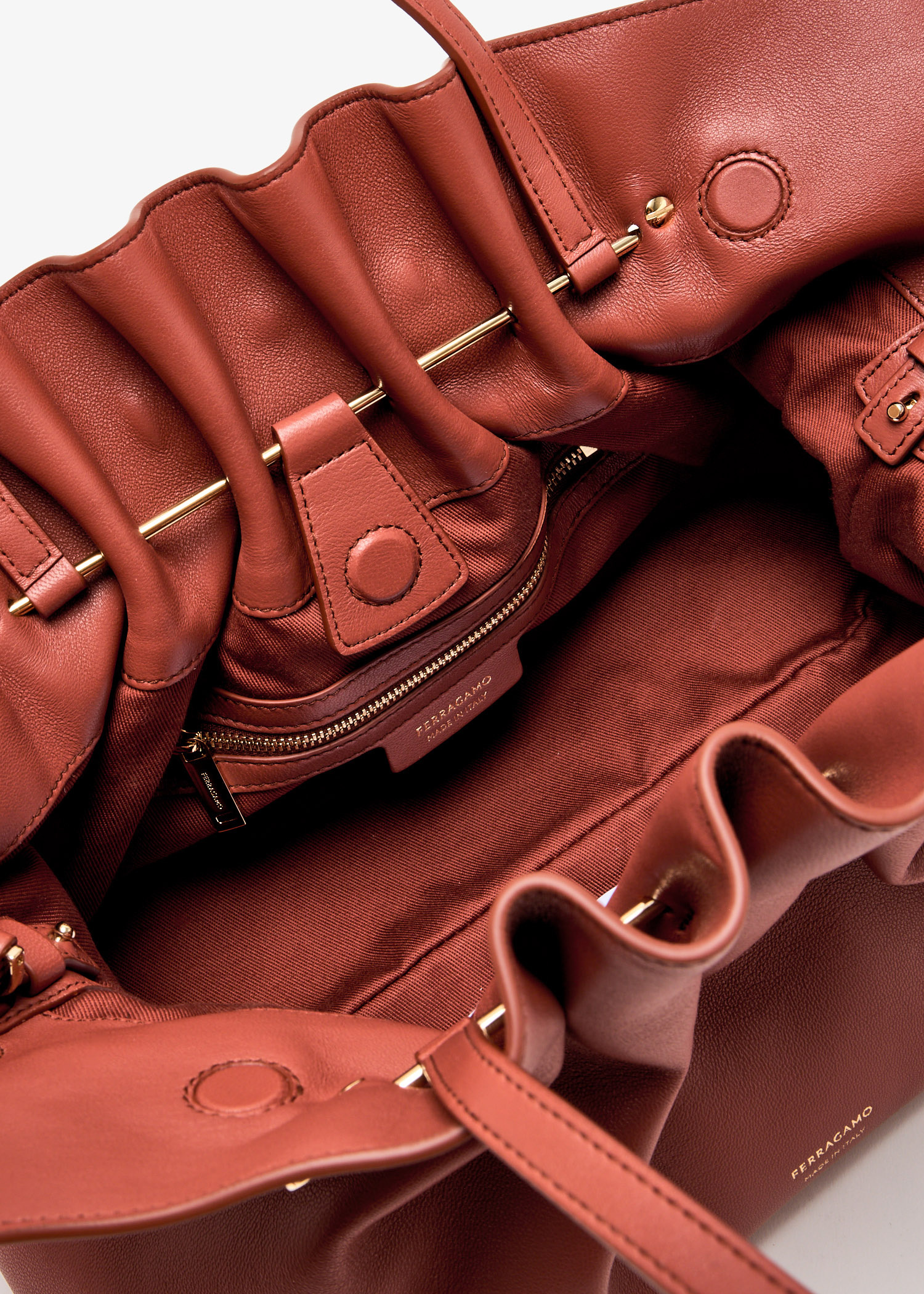 Salvatore Ferragamo パーティバッグ　えんじ色 Salvatore Ferragamo パーティバッグ えんじ色