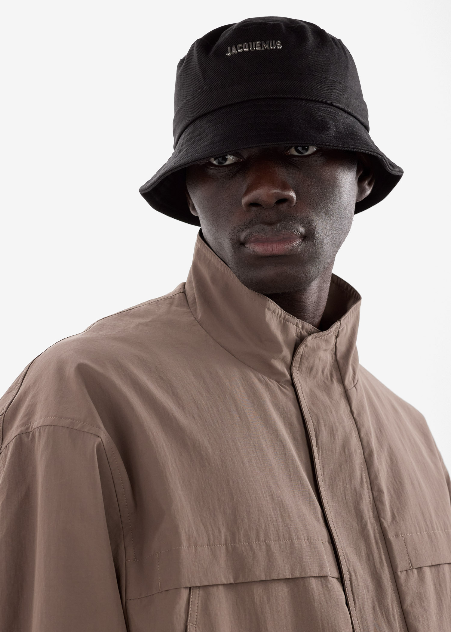 ハット JACQUEMUS Le bob Gadjo (223AC001 5001 990) KS1373 Jacquemus Le Bob Gadjo Off White Bucket Hat &vert; 223AC001