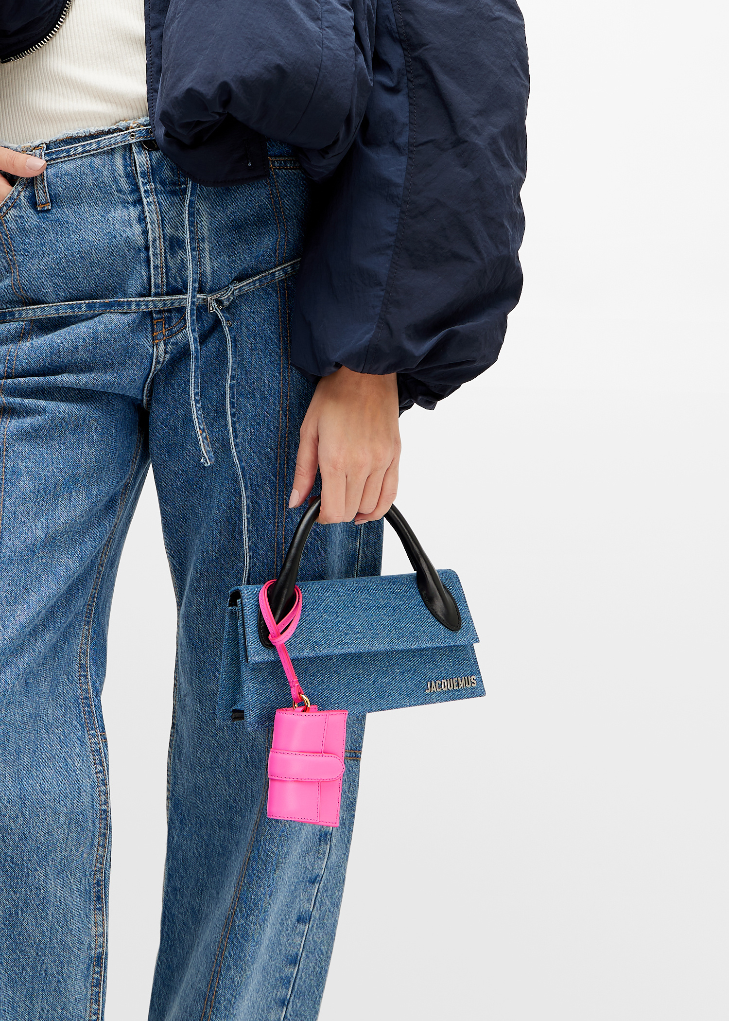 関税送料込【JACQUEMUS】ピンク Le Porte Bambino Airpodsケース Jacquemus Le Porte Bambino AirPods Case | Pink | FARFETCH