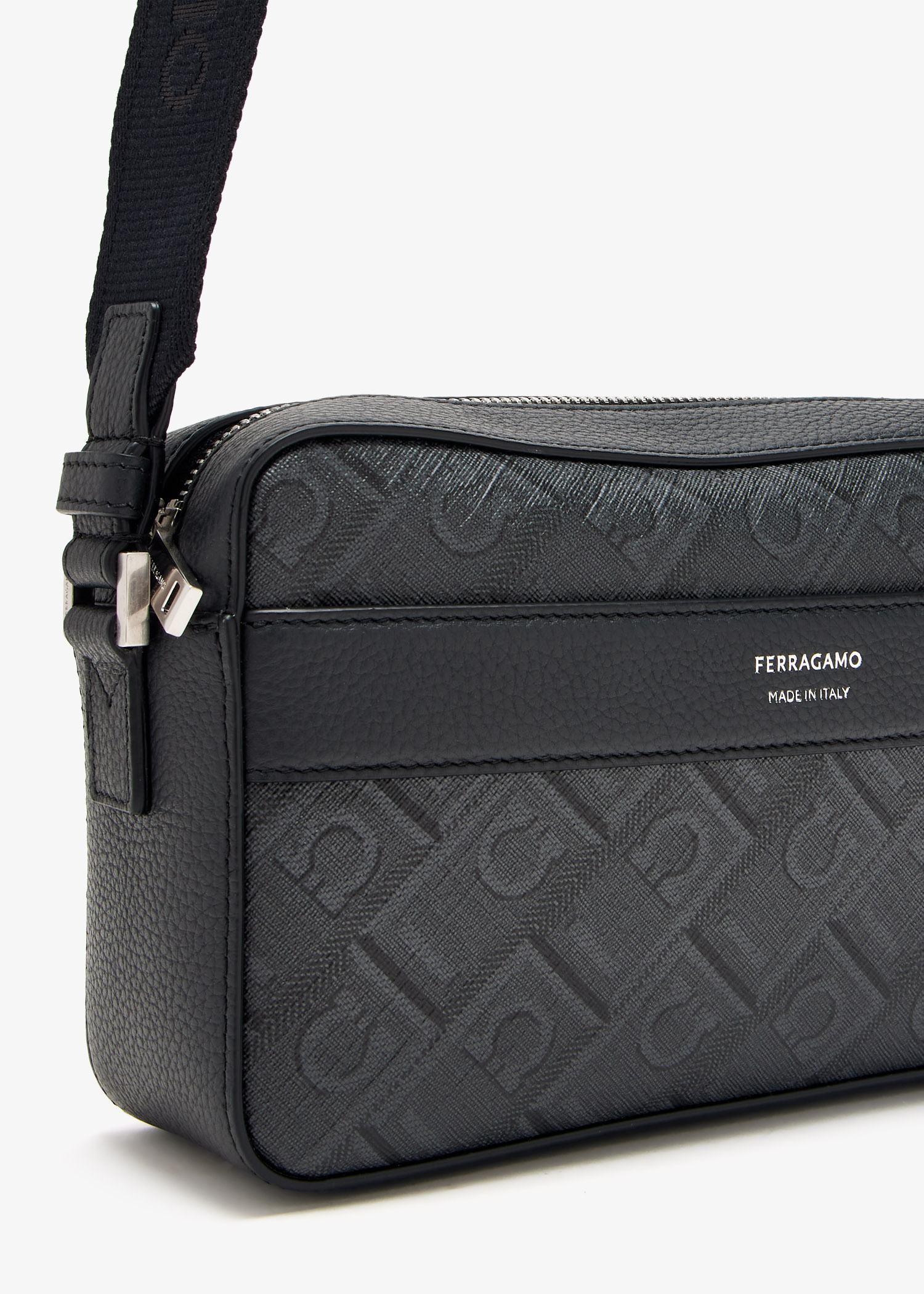 リリマリモモ32 Ferragamo Gancini crossbody bag for Men - Grey in USA | Level Shoes