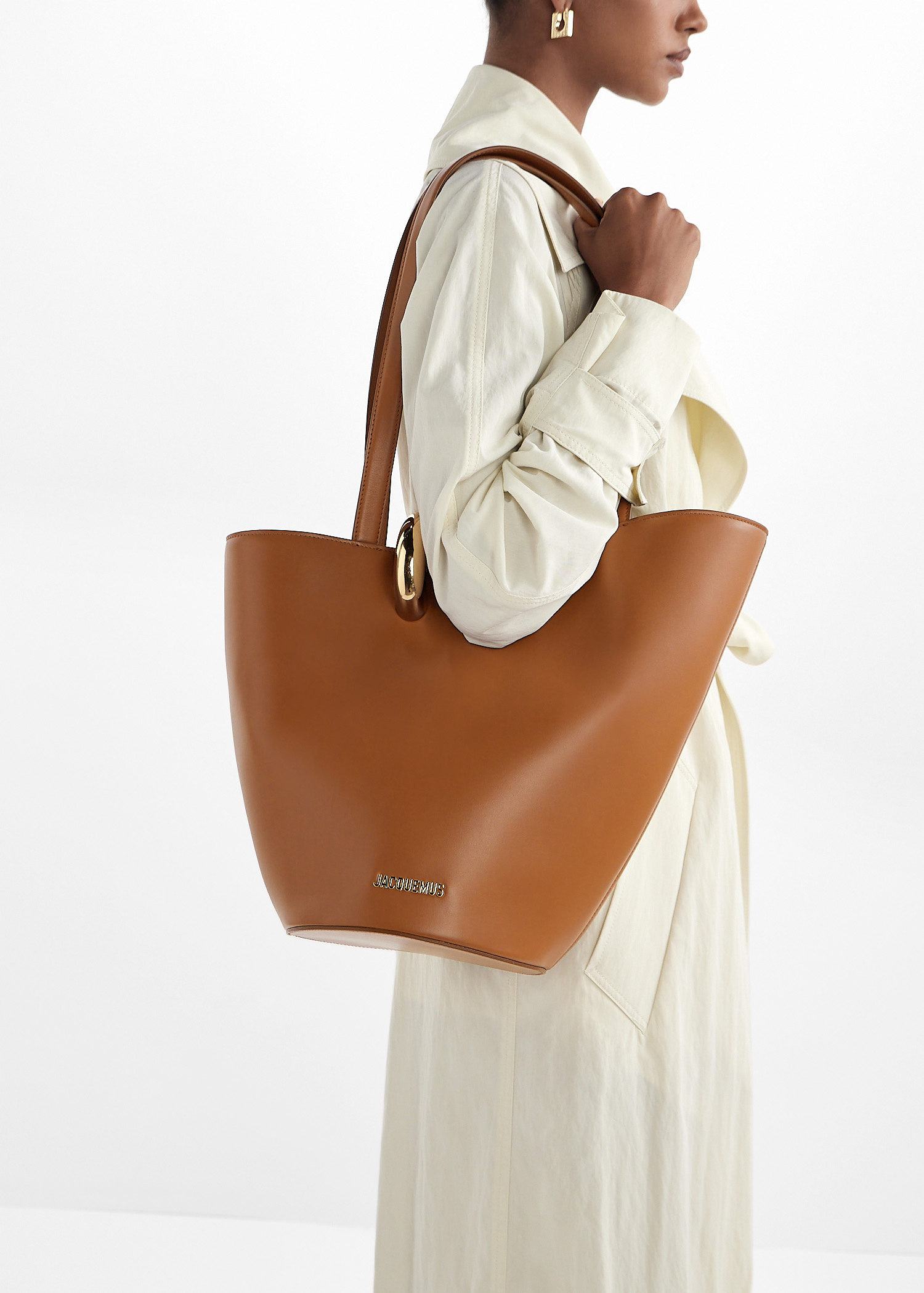 【関税＆送料込み】Jacquemus Shopper 'Le Bambola Moyen' Con Jacquemus Le Bambola Moyen Croc-Embossed Suede Tote Bag