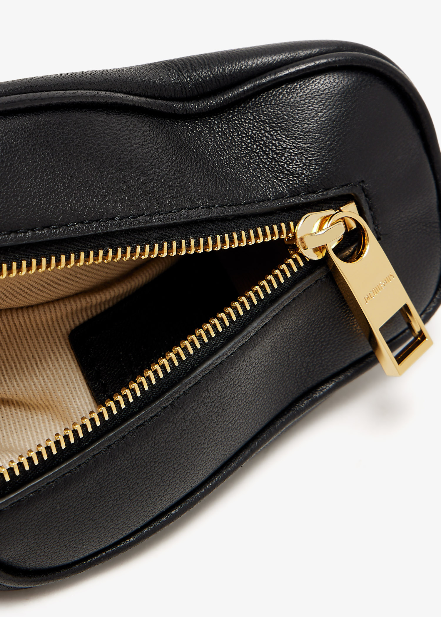 Jacquemus Le Calino wallet for Women - Black in USA | Level Jacquemus Le Calino wallet for Women - Black in USA | Level