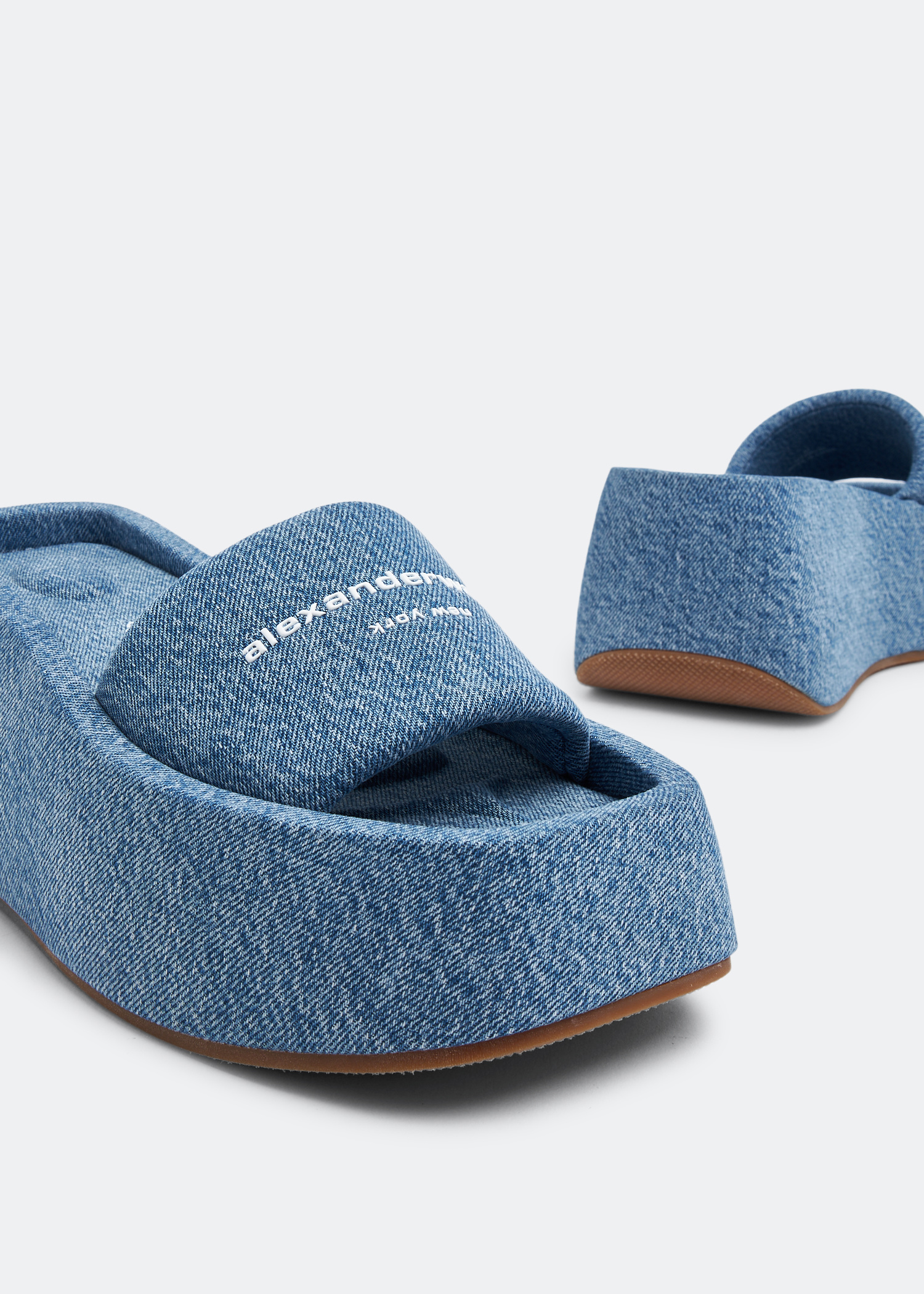 【Alexander Wang】タジプラットフォームスライドサンダル Alexander Wang Taji platform slide sandals for Women - Blue in USA
