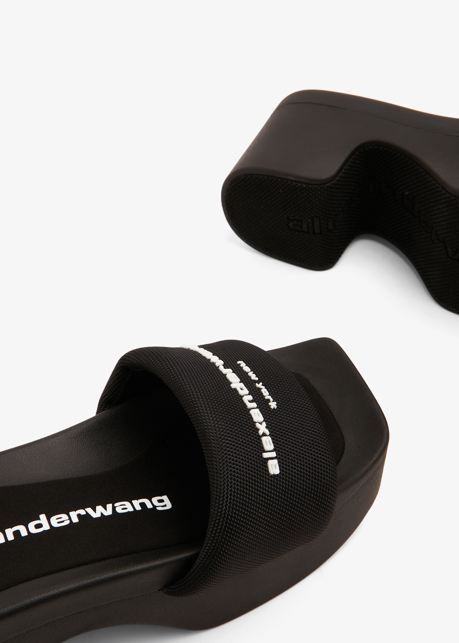 VIP【関税送料無料】希少 ALEXANDER WANG BLACK RUBBER SLIDERS 30322s020-001_4.jpg