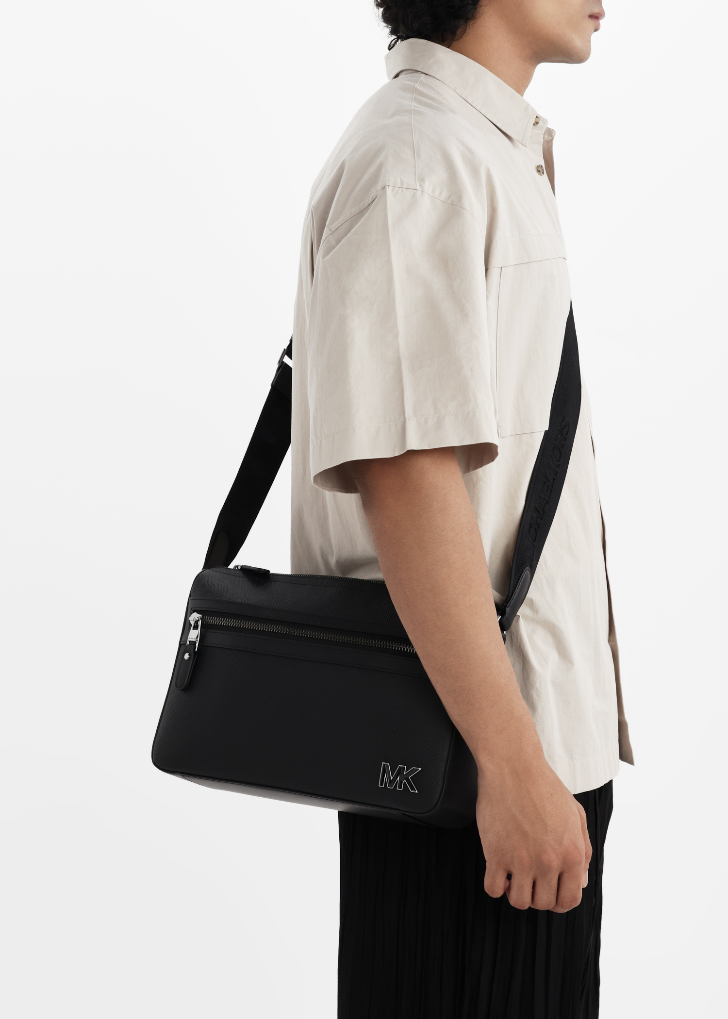 Michael Kors Edison Medium messenger bag for Men - Black in USA