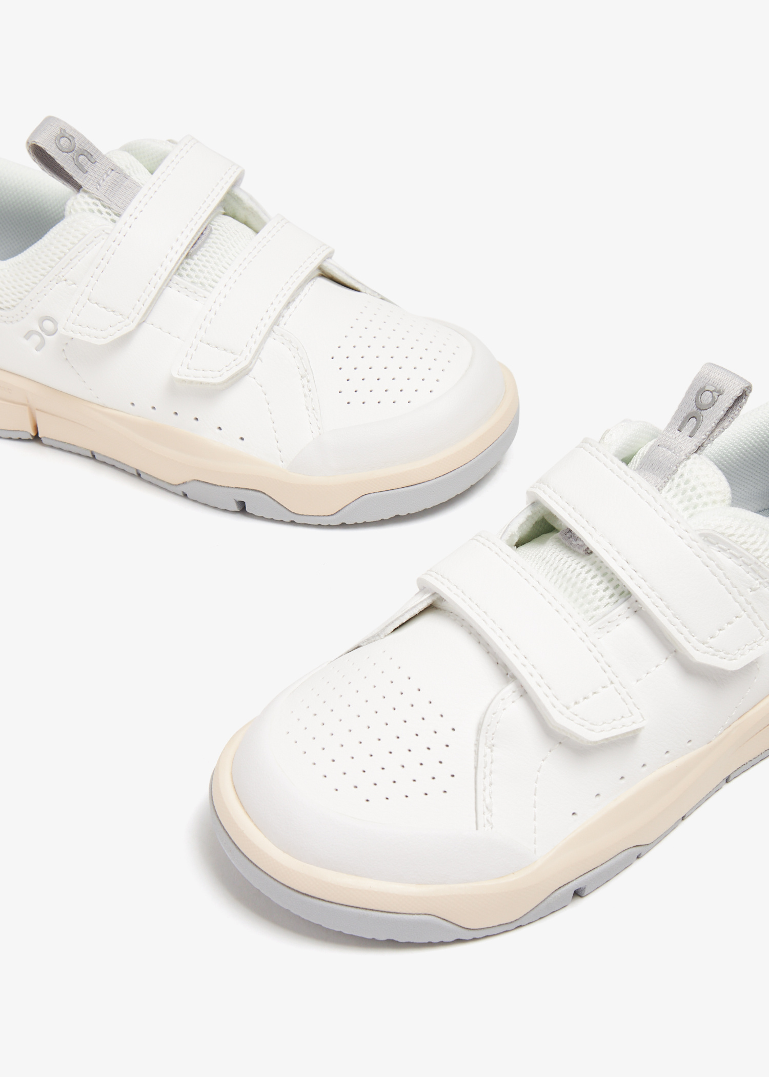 On The Roger Kids sneakers for Kids Unisex - White in USA