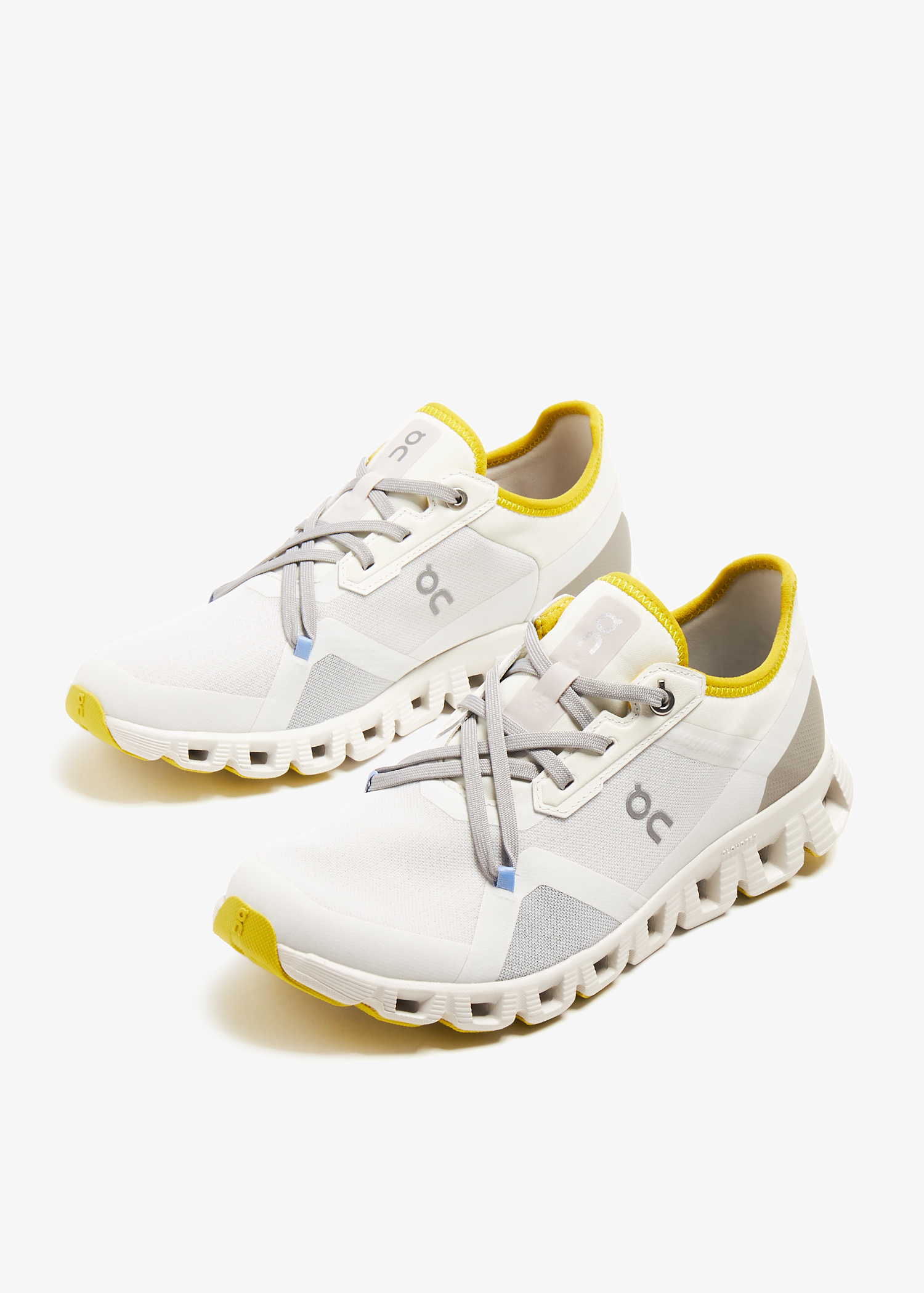 ゆ  On Cloud X 3 AD sneakers for Women - White in UAE | Level Shoes