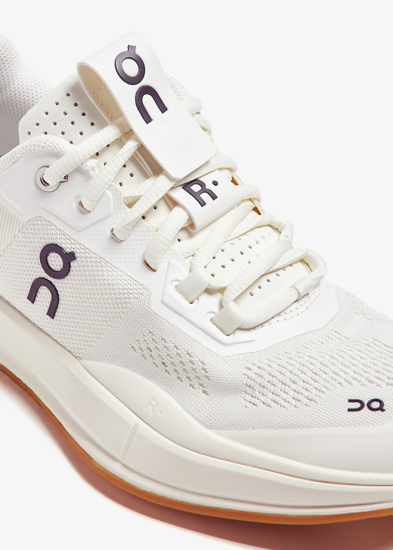 On The Roger Pro sneakers for Women - White in UAE | Level Shoes