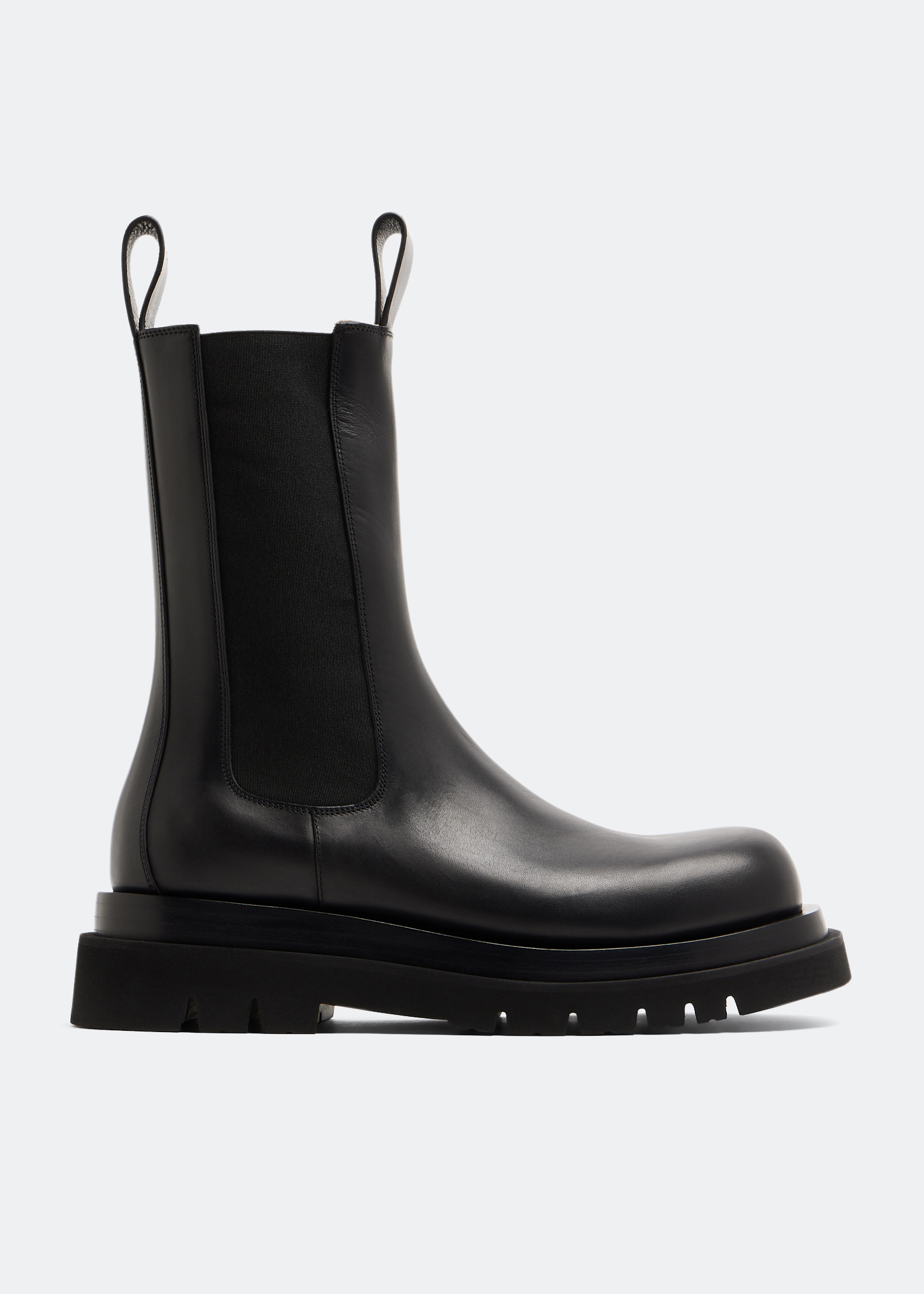 Bottega Veneta Lug Chelsea boots for Men - Black in UAE | Level Shoes
