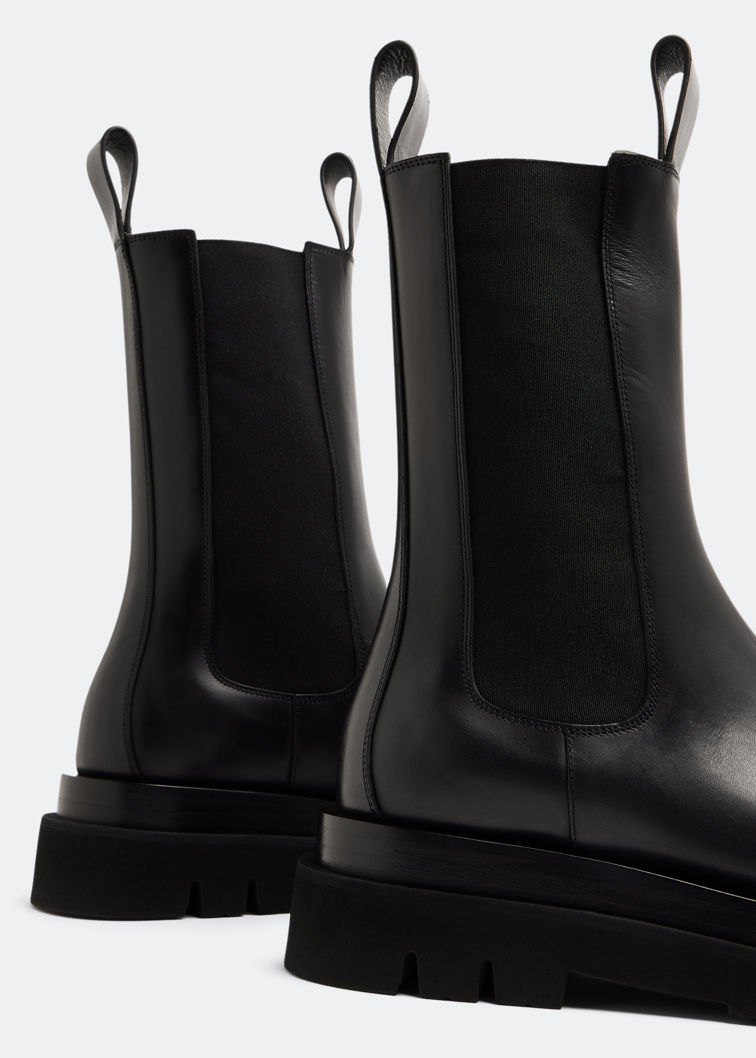 Bottega Veneta Lug Chelsea boots for Men - Black in Bahrain