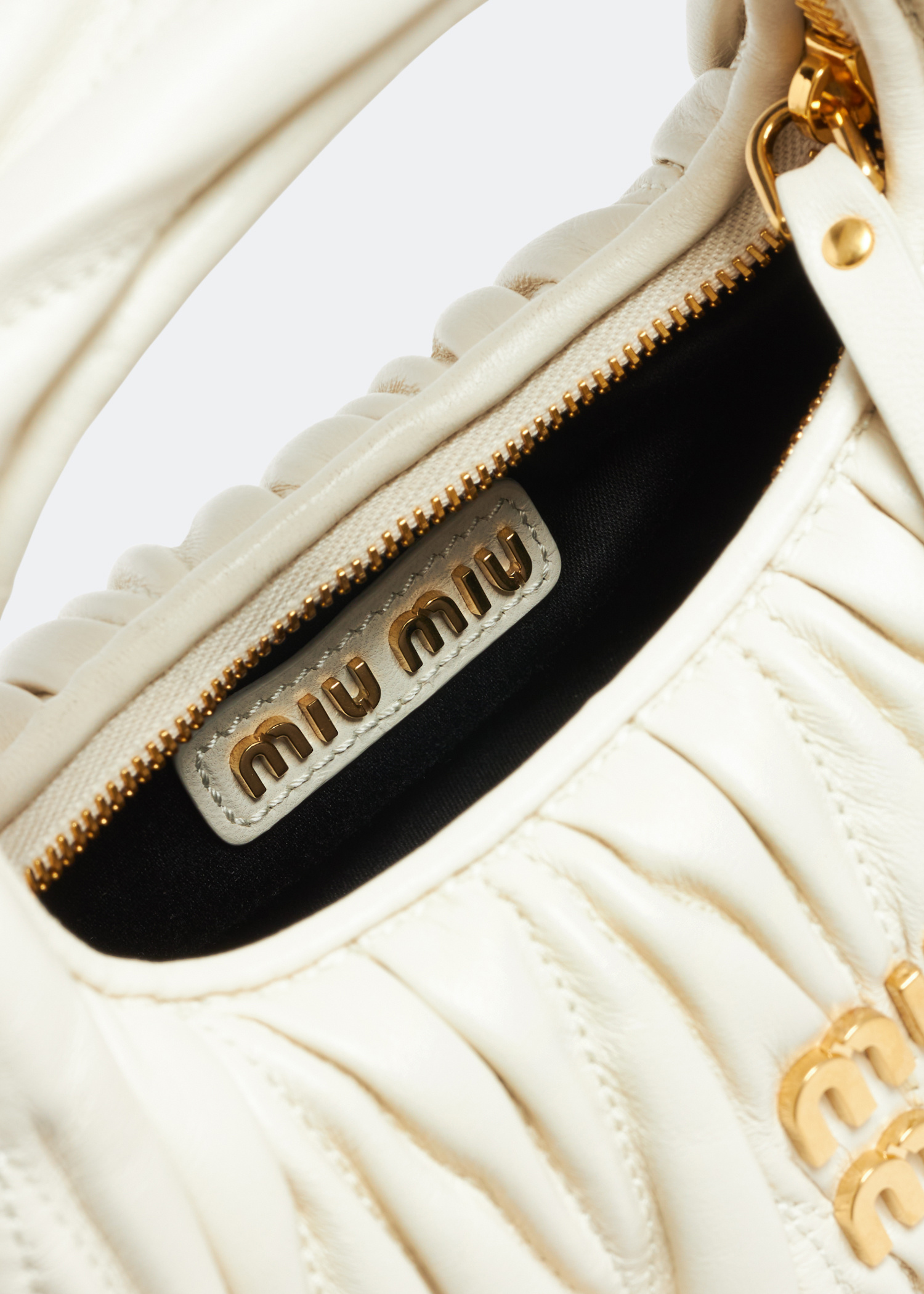 Miu Miu Wander 绗缝迷你手提包- 阿联酋白色| Level Shoes