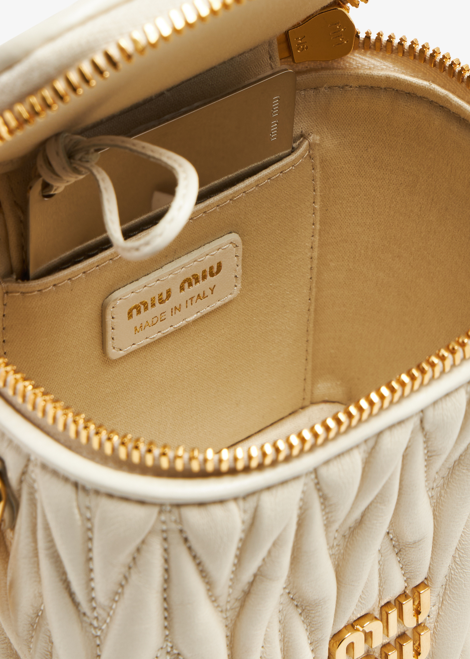 ☆大人気ライン 国内発☆ miu miu MATELASSE LEATHER Micro BAG Miu Miu Matelassè Micro Bag Miu Miu