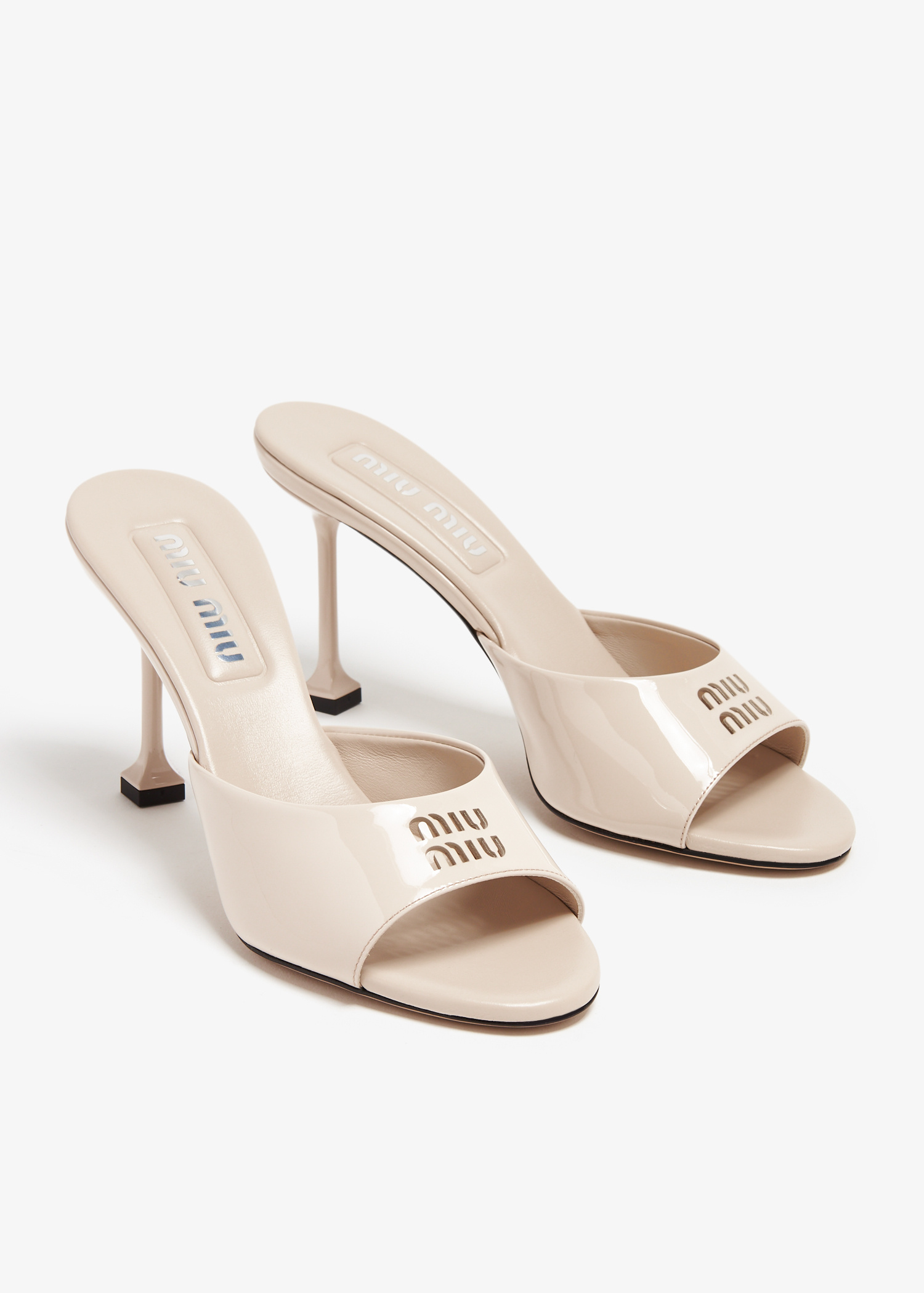 MiuMiu Matelass Leather Mules マトラッセ ミュール ロゴ Miu Miu Matelassé logo-plaque Sandals | Neutrals | FARFETCH